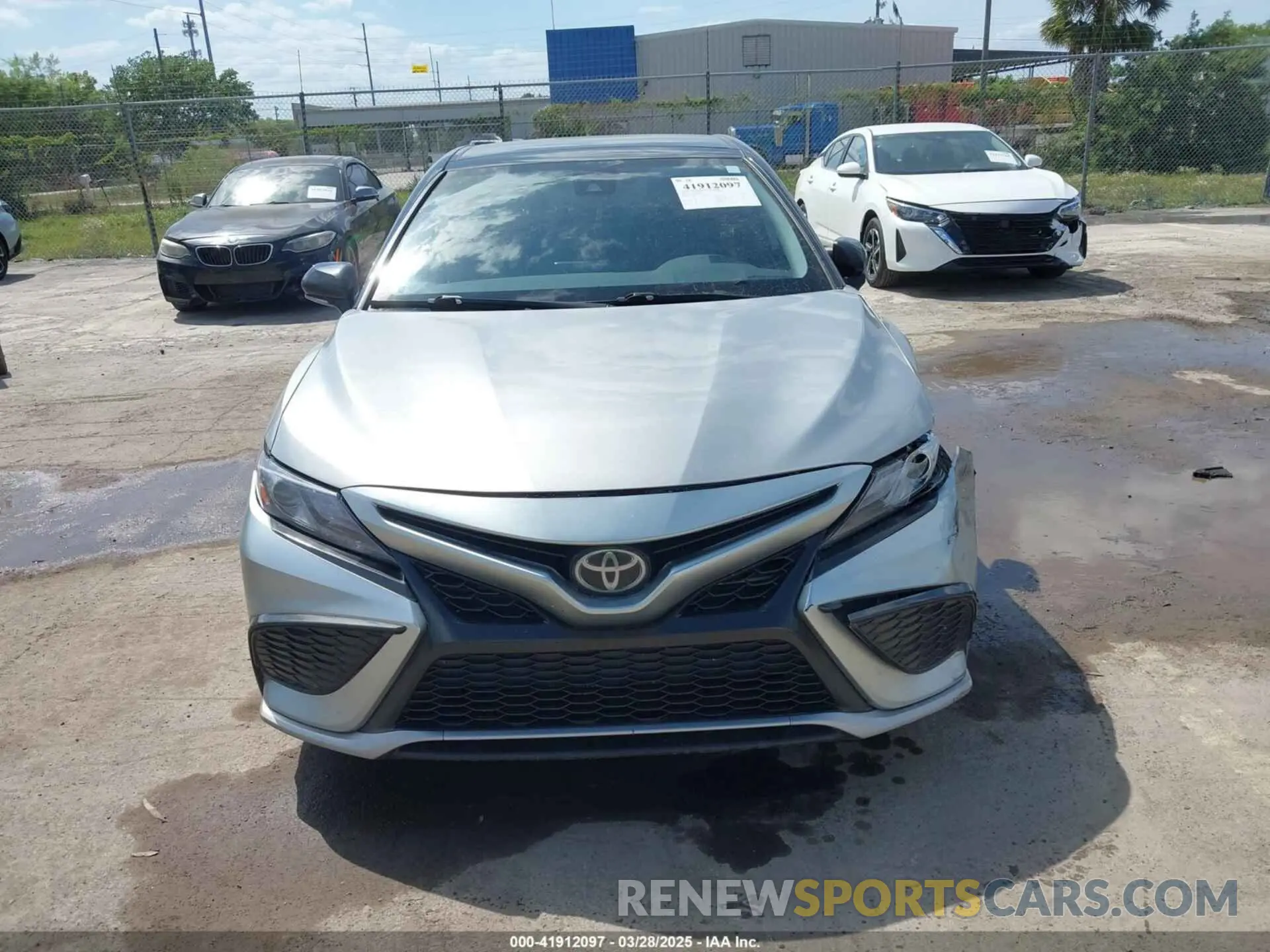 12 Photograph of a damaged car 4T1K61AK4NU011513 TOYOTA CAMRY 2022