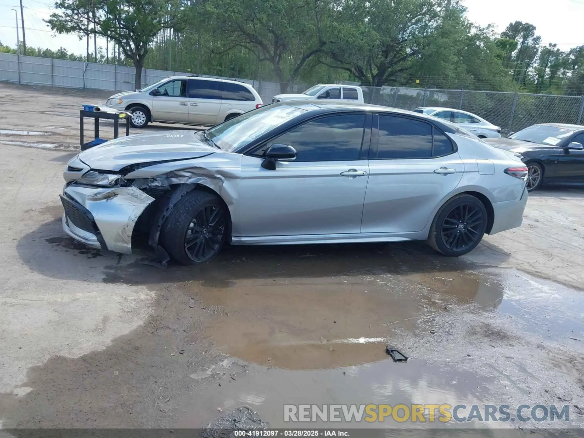 14 Photograph of a damaged car 4T1K61AK4NU011513 TOYOTA CAMRY 2022