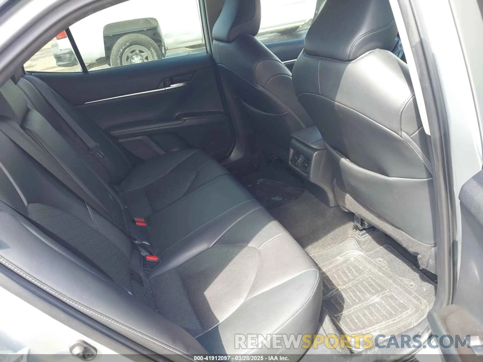 8 Photograph of a damaged car 4T1K61AK4NU011513 TOYOTA CAMRY 2022