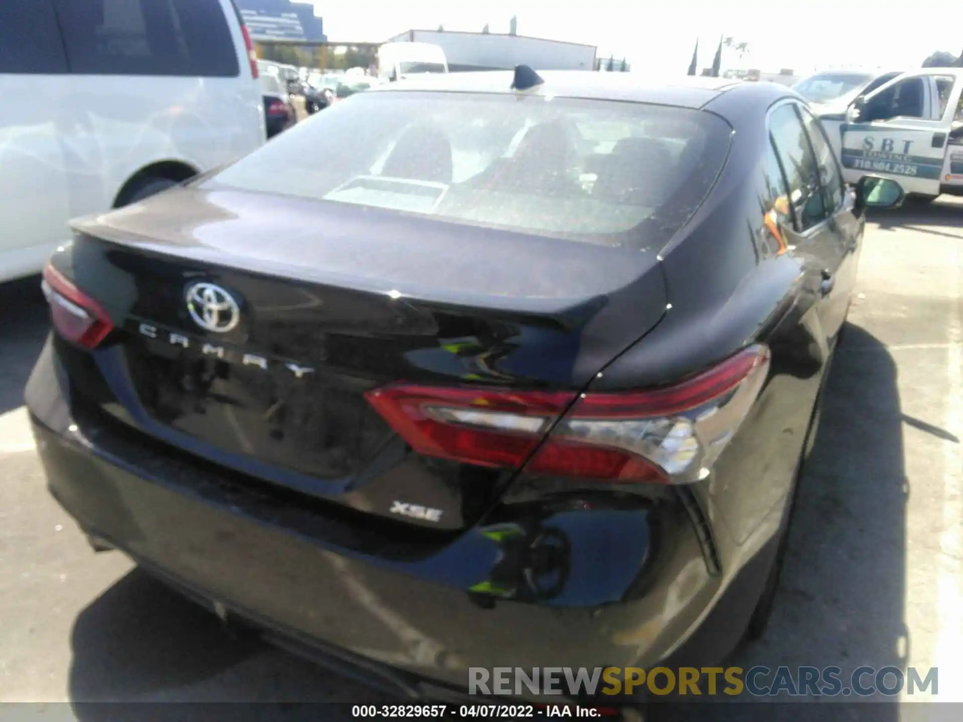 4 Photograph of a damaged car 4T1K61AK4NU018994 TOYOTA CAMRY 2022