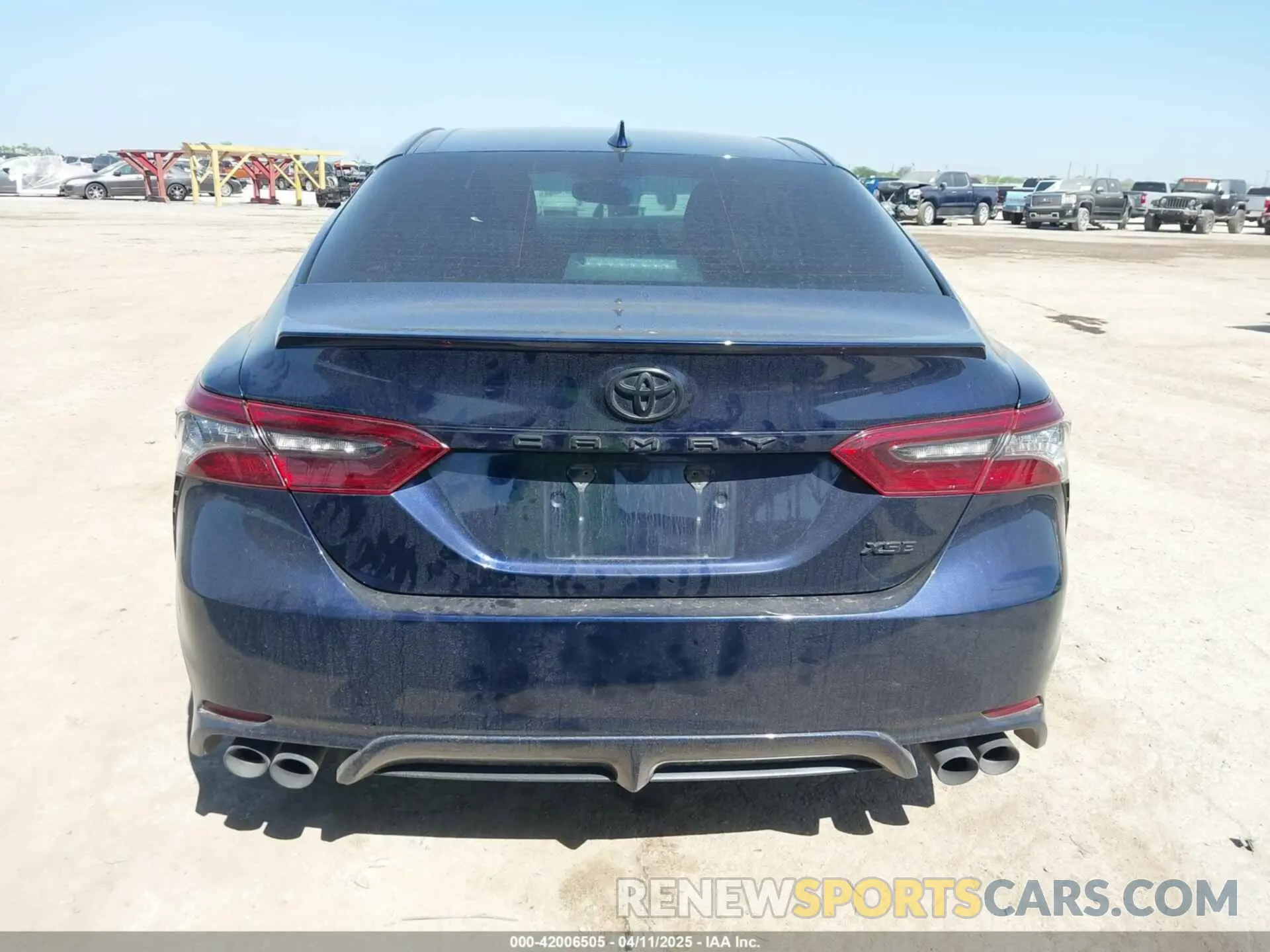 17 Photograph of a damaged car 4T1K61AK4NU718983 TOYOTA CAMRY 2022