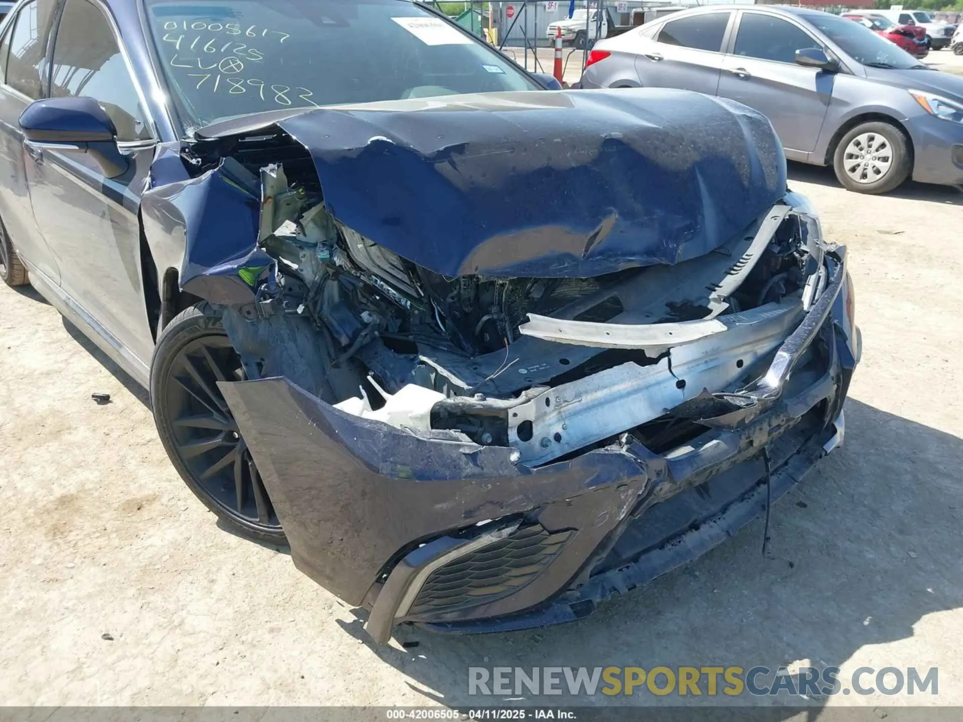 6 Photograph of a damaged car 4T1K61AK4NU718983 TOYOTA CAMRY 2022