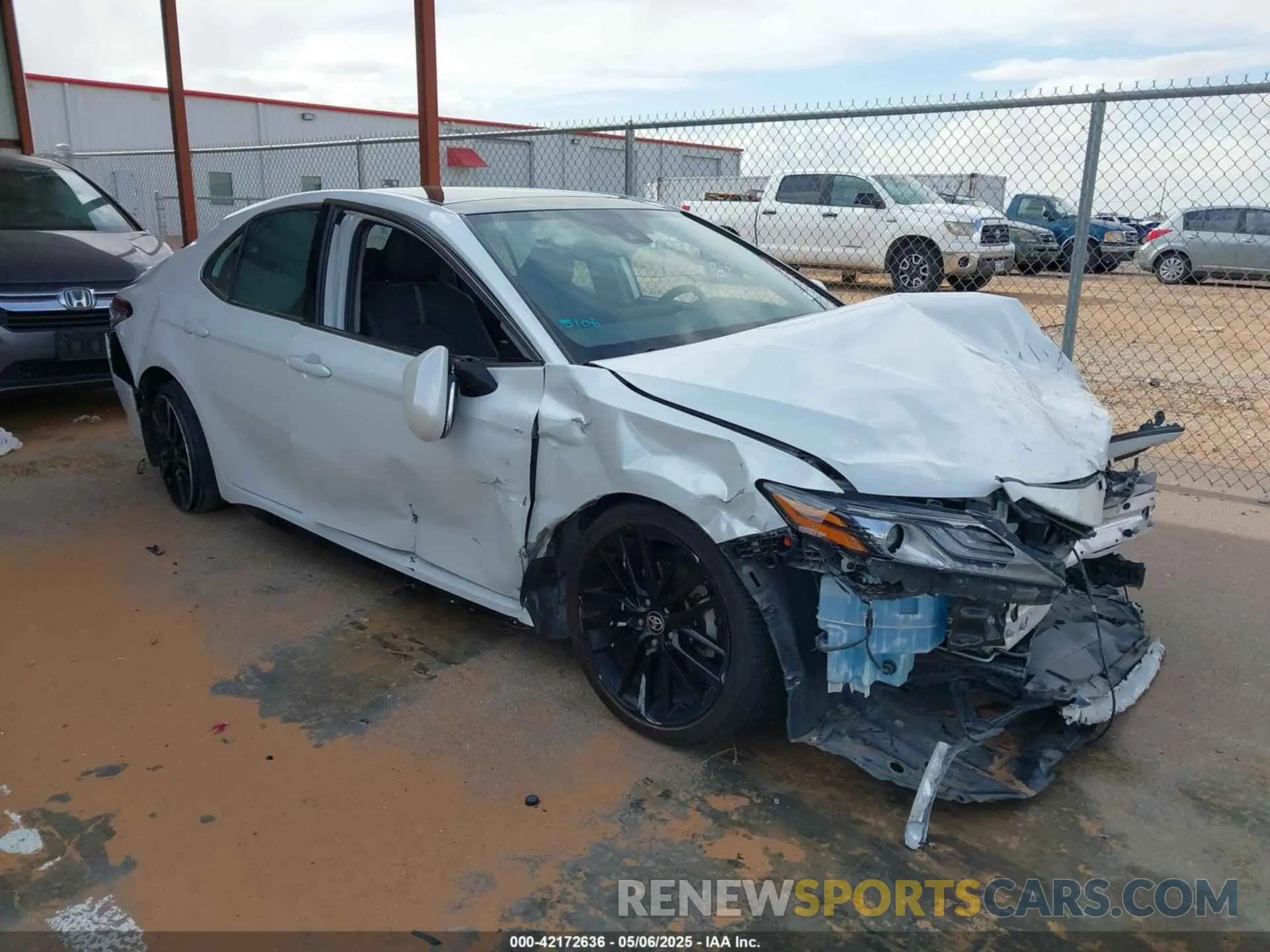 1 Photograph of a damaged car 4T1K61AK5NU010192 TOYOTA CAMRY 2022