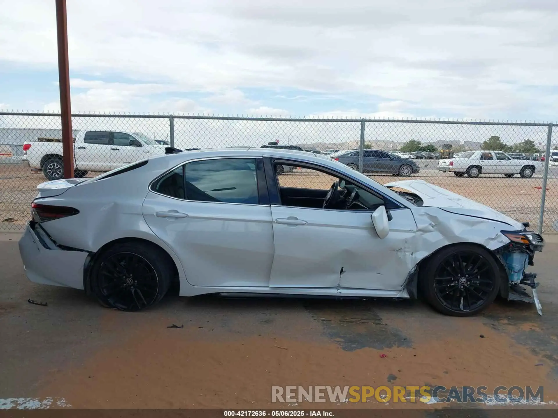 13 Photograph of a damaged car 4T1K61AK5NU010192 TOYOTA CAMRY 2022