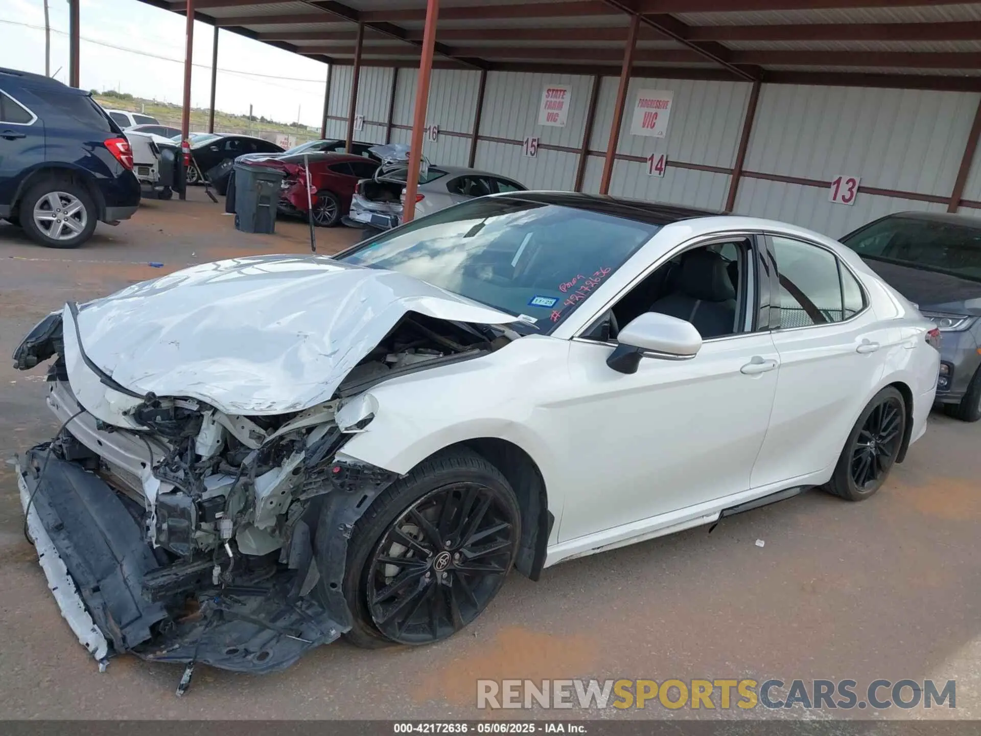 14 Photograph of a damaged car 4T1K61AK5NU010192 TOYOTA CAMRY 2022
