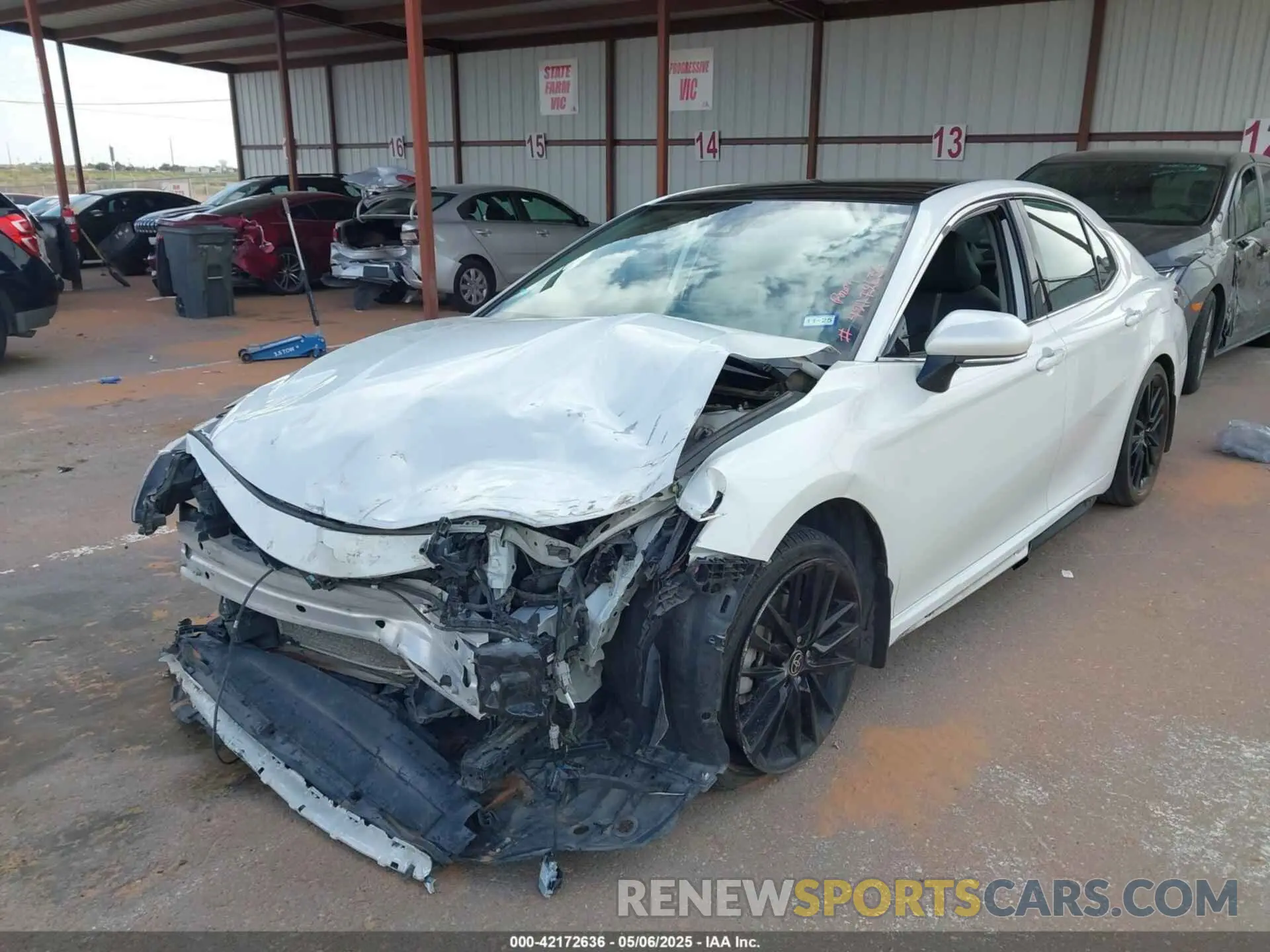 2 Photograph of a damaged car 4T1K61AK5NU010192 TOYOTA CAMRY 2022
