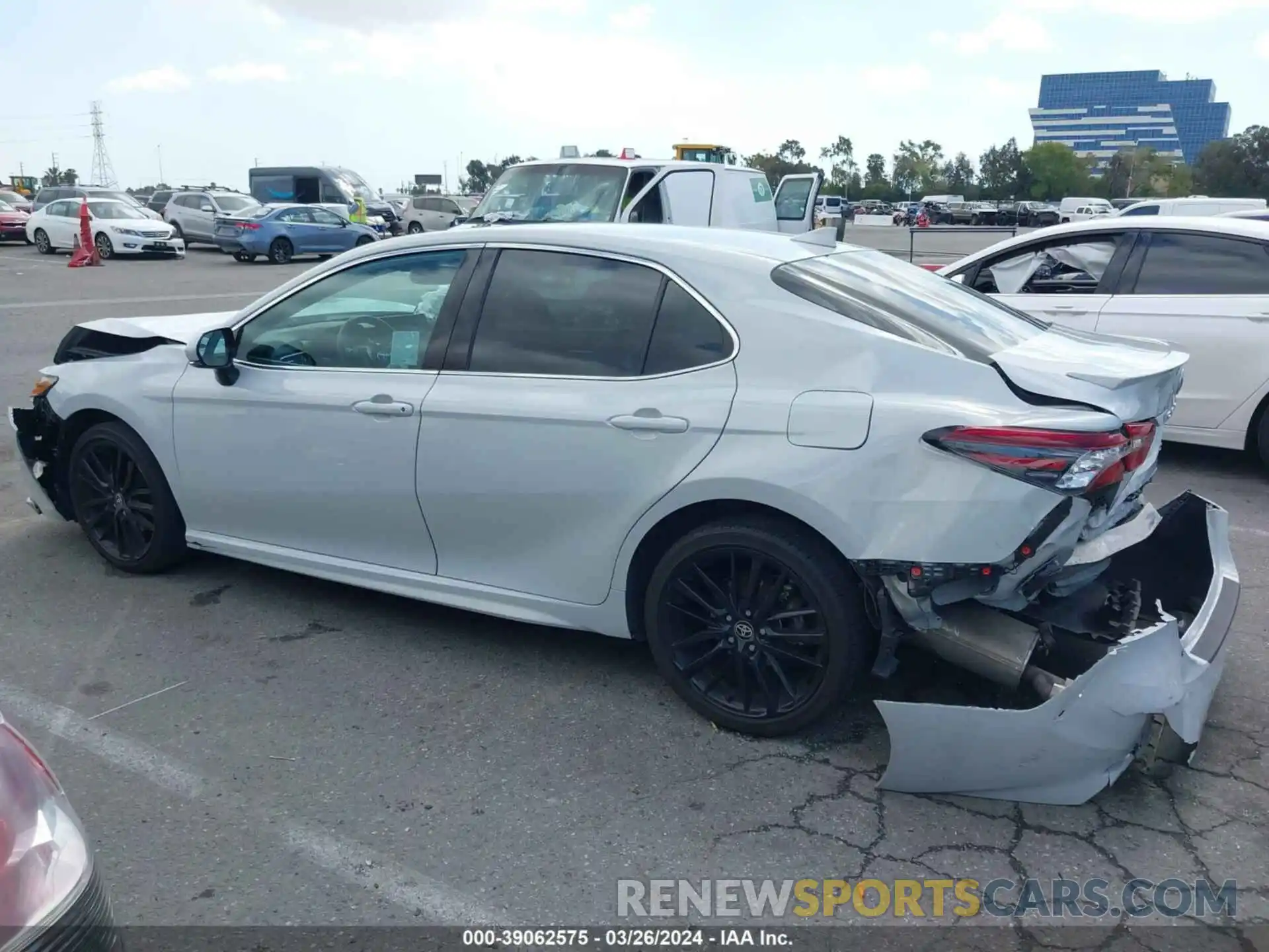 14 Photograph of a damaged car 4T1K61AK6NU002411 TOYOTA CAMRY 2022