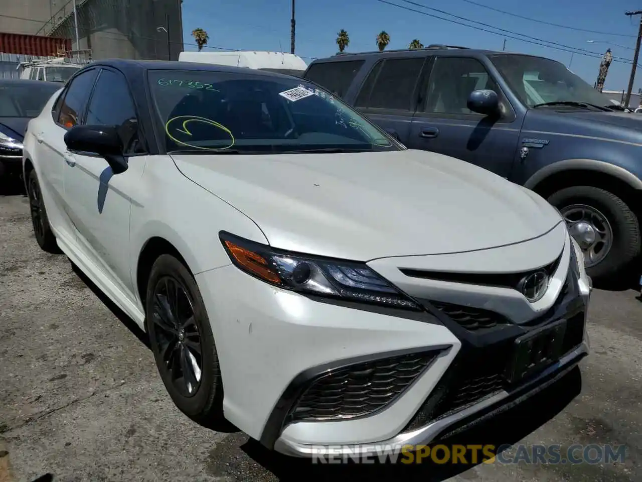 1 Photograph of a damaged car 4T1K61AK6NU015823 TOYOTA CAMRY 2022