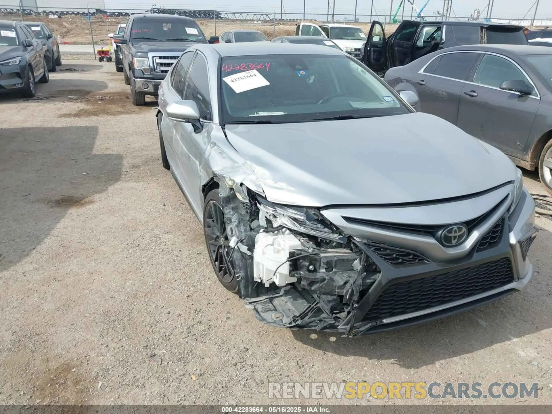 1 Photograph of a damaged car 4T1K61AK6NU027504 TOYOTA CAMRY 2022