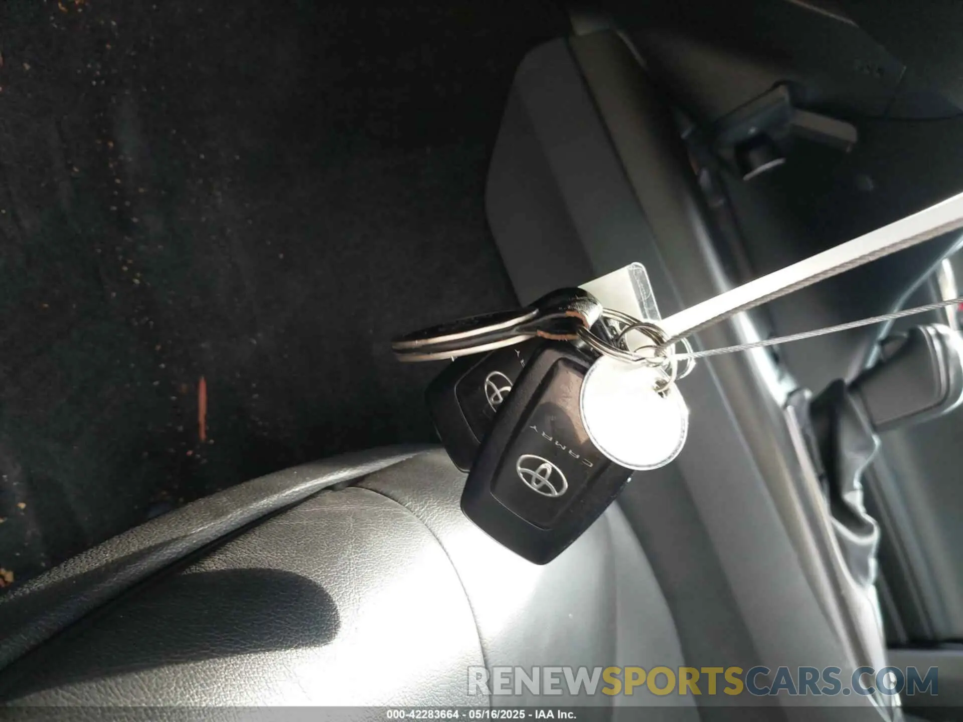 11 Photograph of a damaged car 4T1K61AK6NU027504 TOYOTA CAMRY 2022