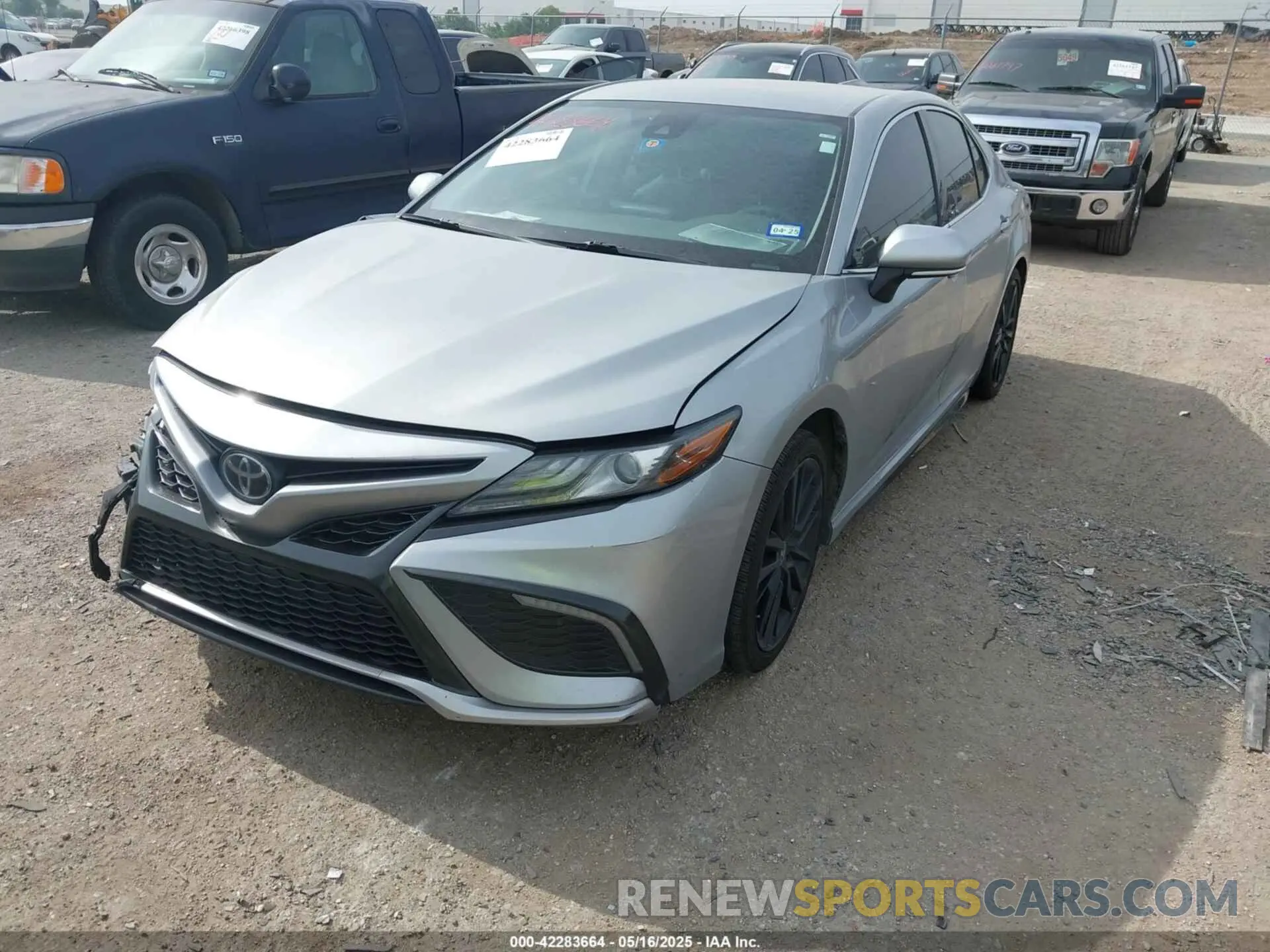 2 Photograph of a damaged car 4T1K61AK6NU027504 TOYOTA CAMRY 2022