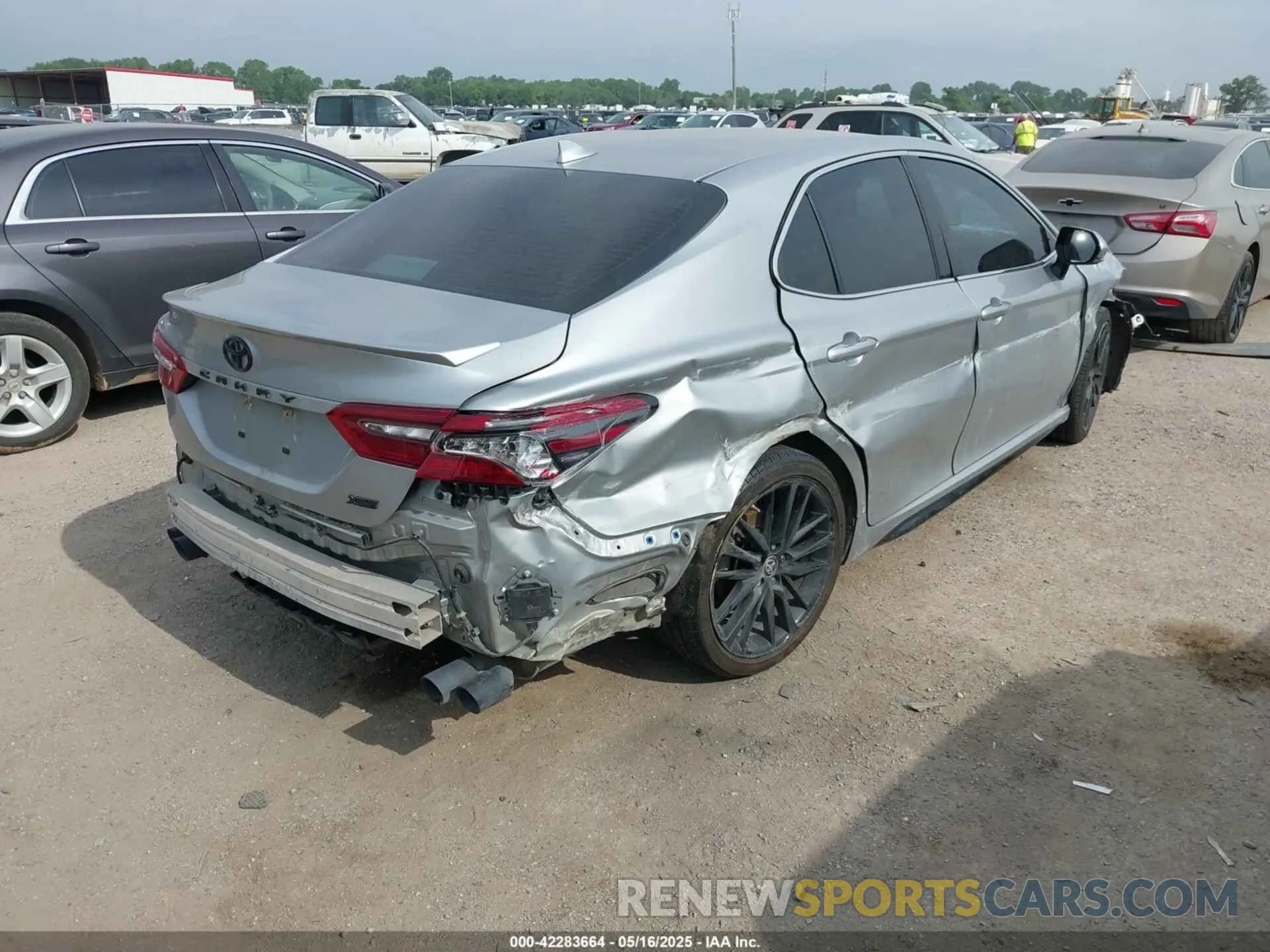 4 Photograph of a damaged car 4T1K61AK6NU027504 TOYOTA CAMRY 2022