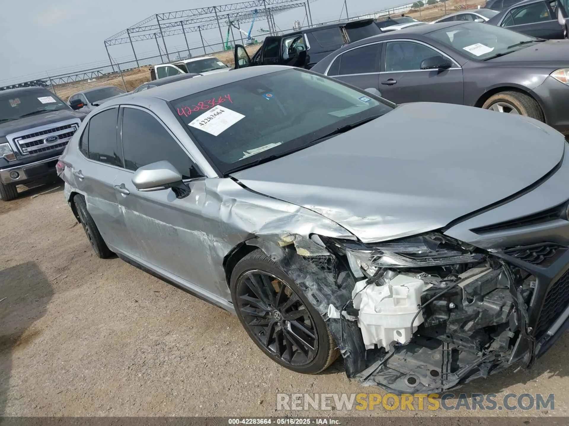 6 Photograph of a damaged car 4T1K61AK6NU027504 TOYOTA CAMRY 2022