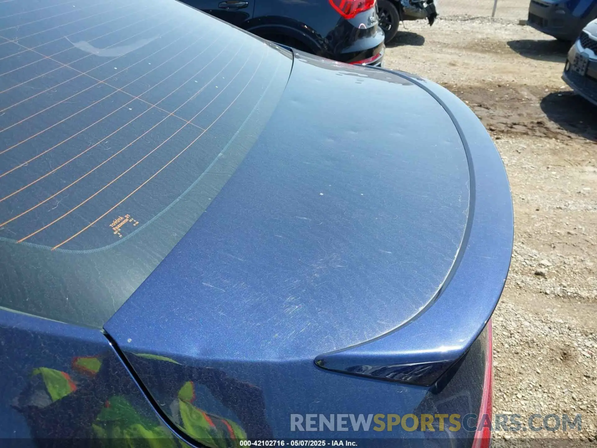 19 Photograph of a damaged car 4T1K61AK6NU033304 TOYOTA CAMRY 2022