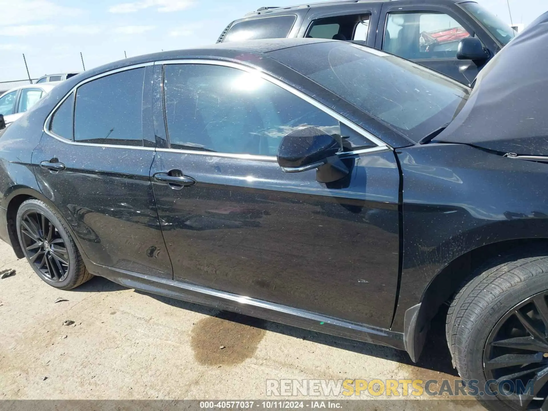 12 Photograph of a damaged car 4T1K61AK6NU076055 TOYOTA CAMRY 2022