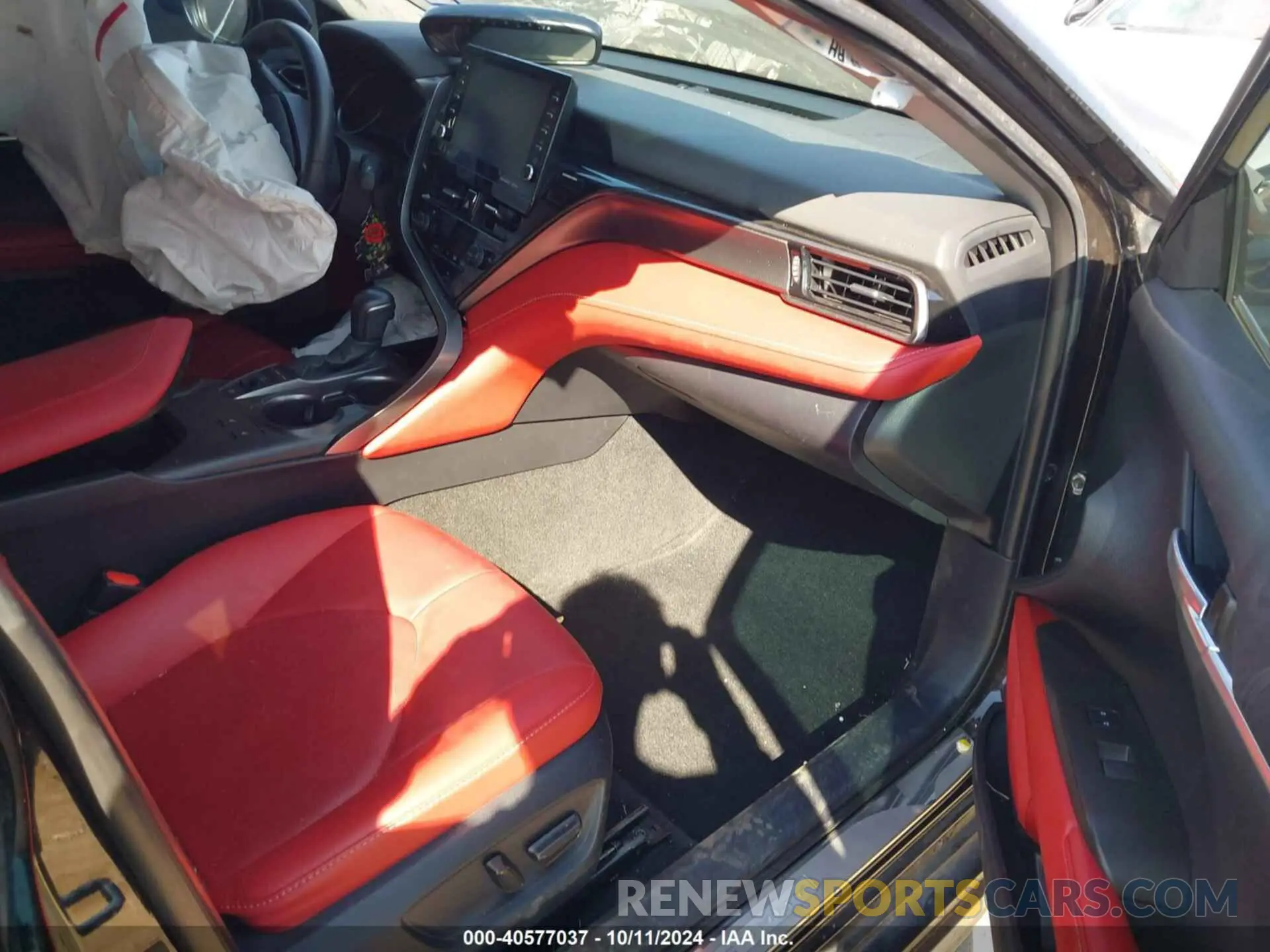 5 Photograph of a damaged car 4T1K61AK6NU076055 TOYOTA CAMRY 2022