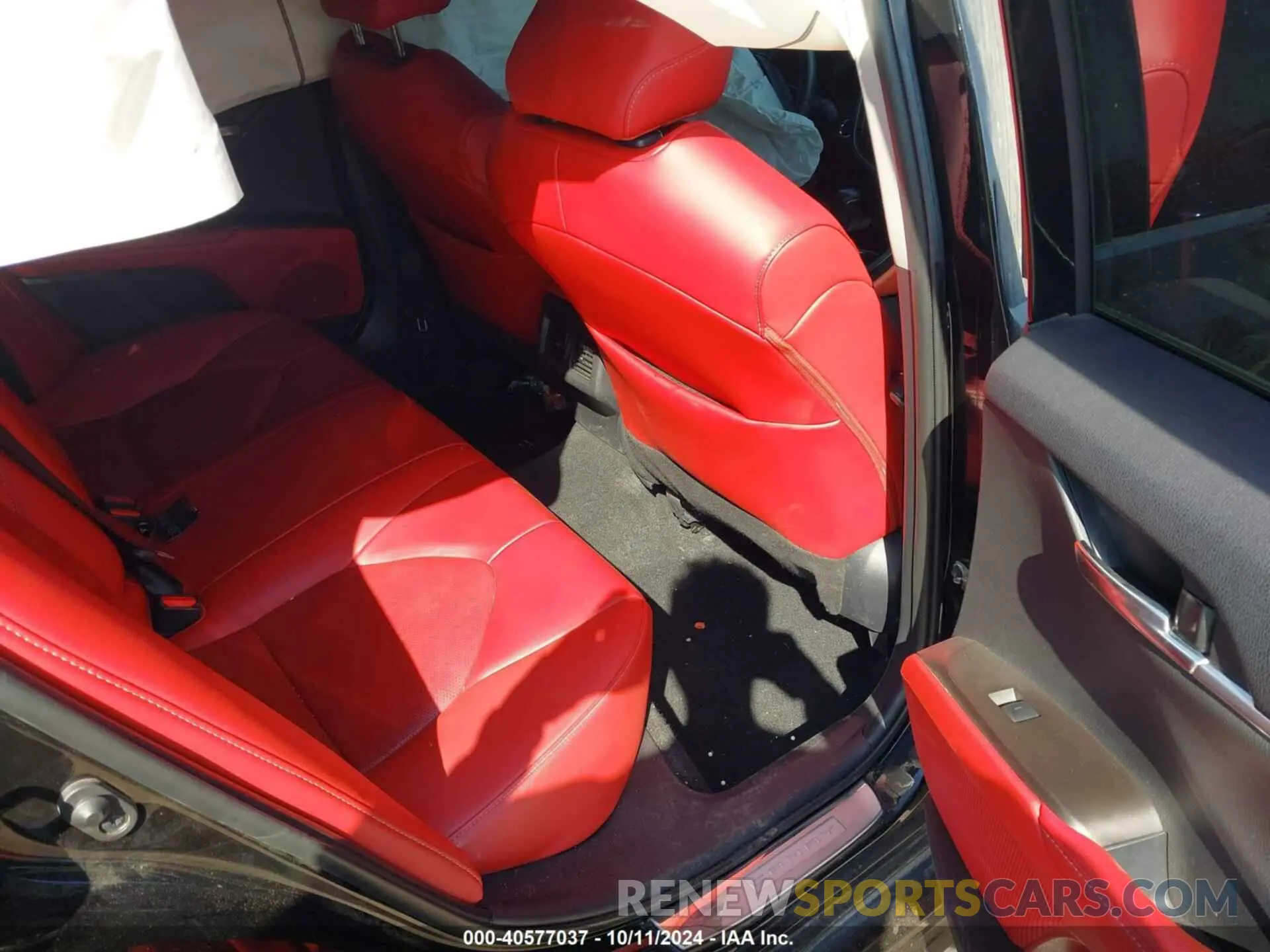 8 Photograph of a damaged car 4T1K61AK6NU076055 TOYOTA CAMRY 2022