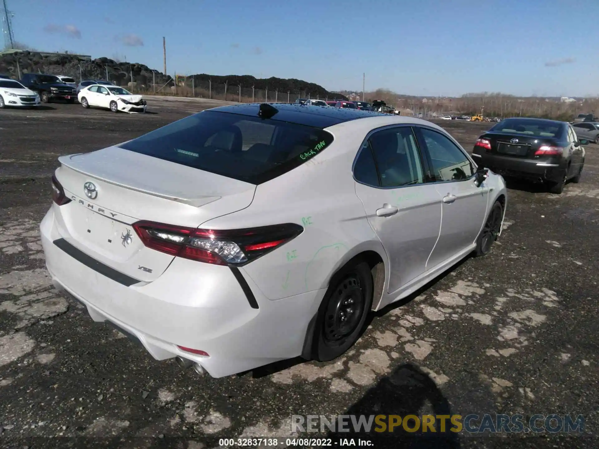 4 Photograph of a damaged car 4T1K61AK6NU499296 TOYOTA CAMRY 2022