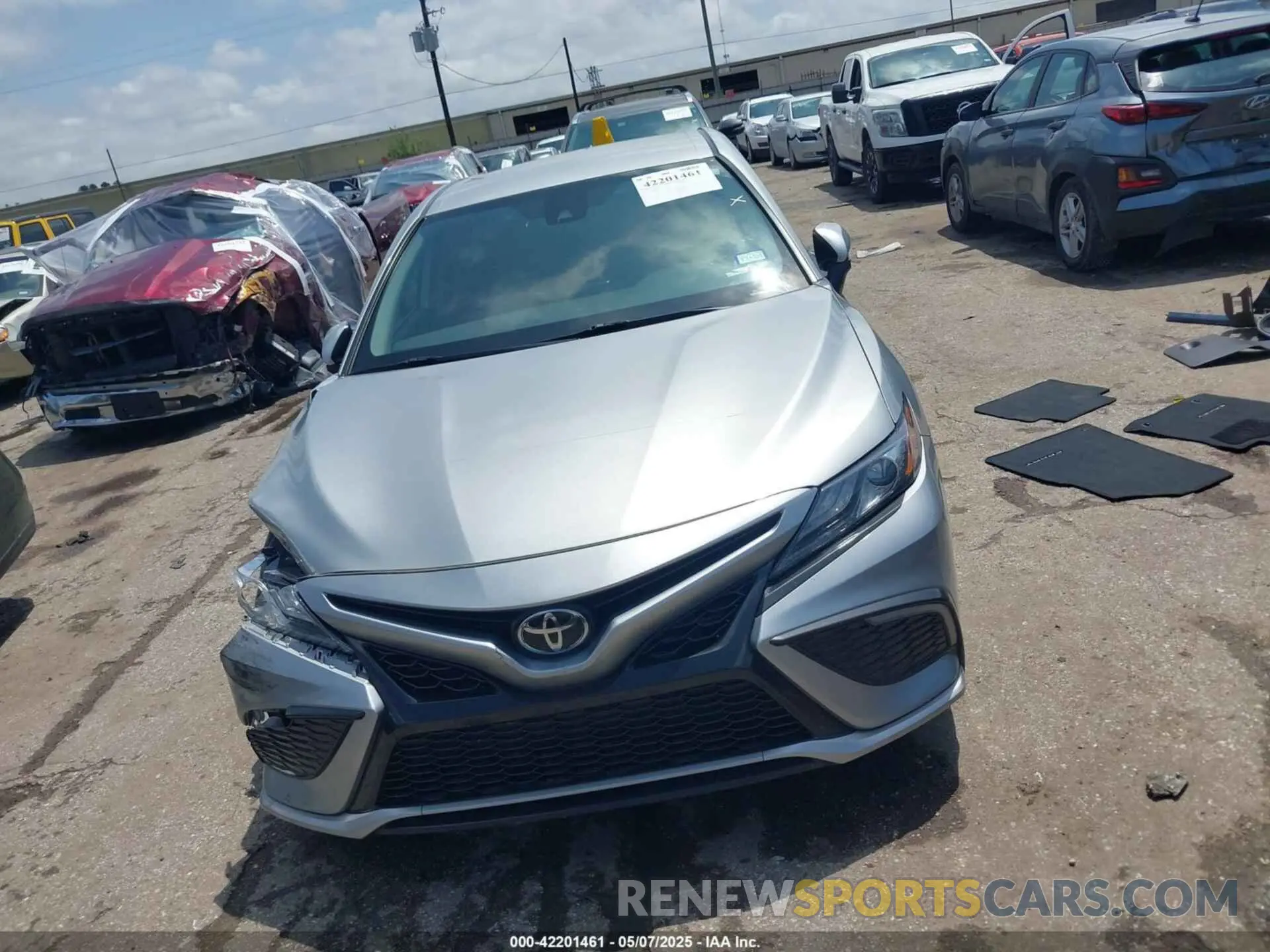12 Photograph of a damaged car 4T1K61AK7NU004149 TOYOTA CAMRY 2022