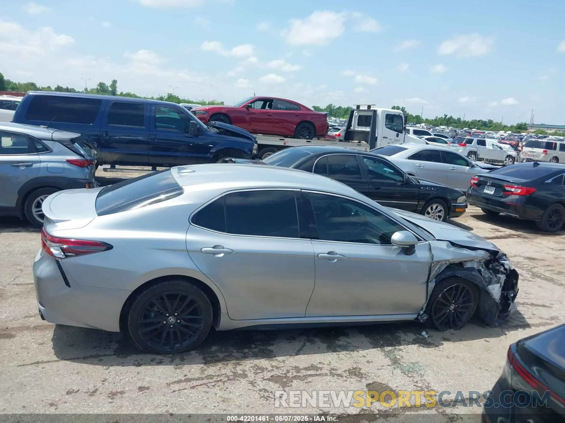 13 Photograph of a damaged car 4T1K61AK7NU004149 TOYOTA CAMRY 2022