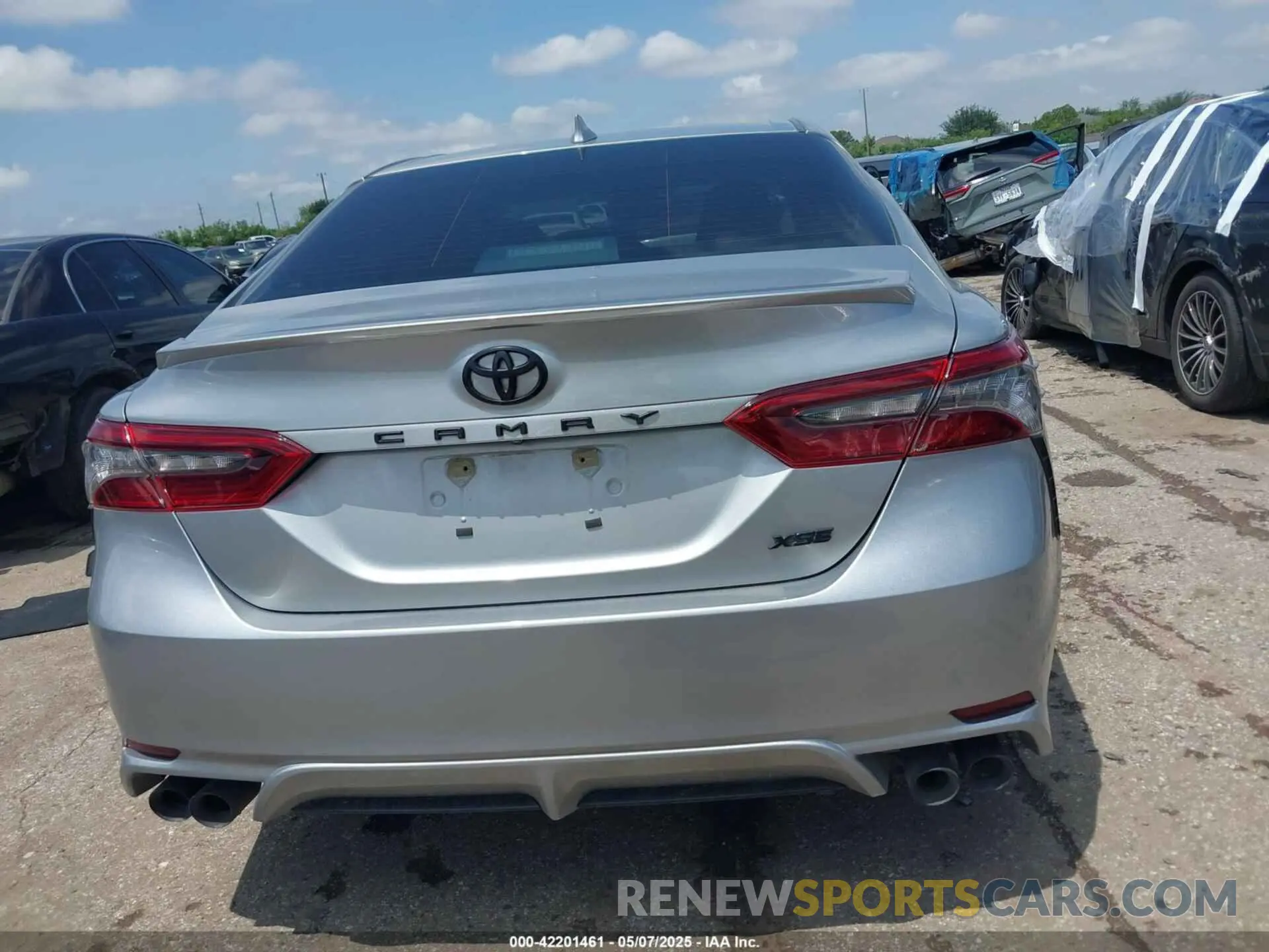 16 Photograph of a damaged car 4T1K61AK7NU004149 TOYOTA CAMRY 2022