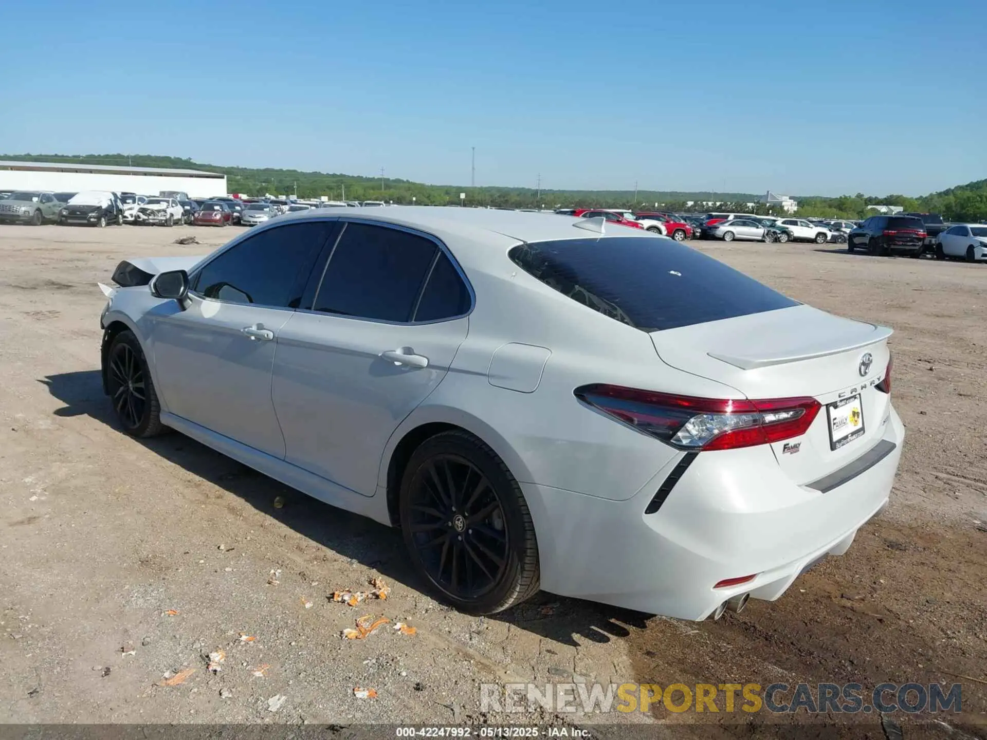 3 Photograph of a damaged car 4T1K61AK7NU005351 TOYOTA CAMRY 2022