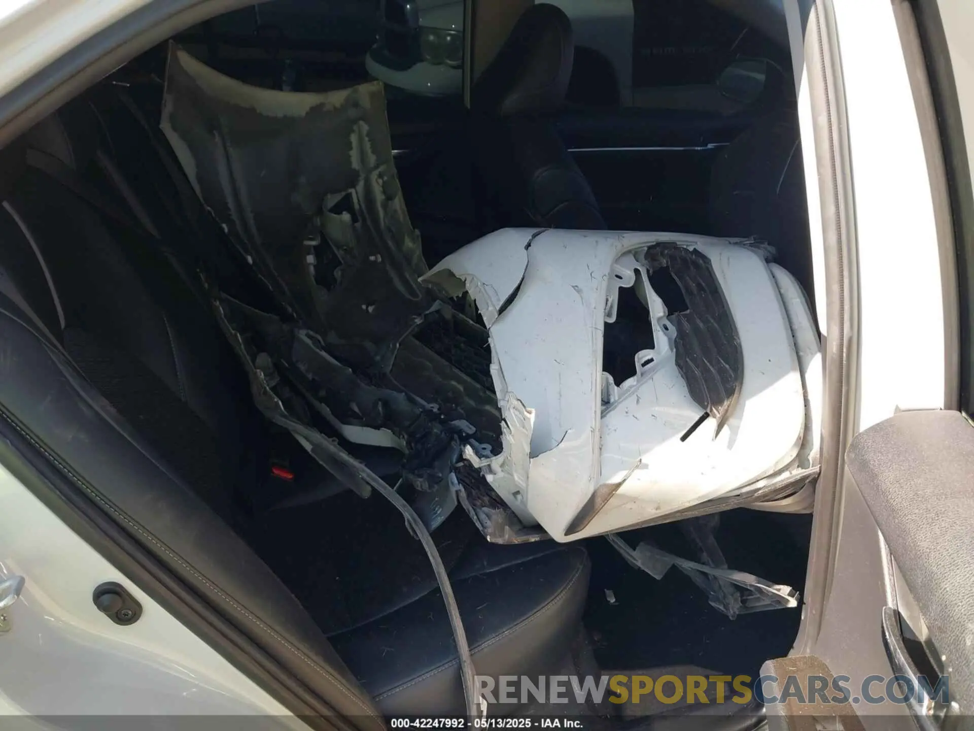 8 Photograph of a damaged car 4T1K61AK7NU005351 TOYOTA CAMRY 2022