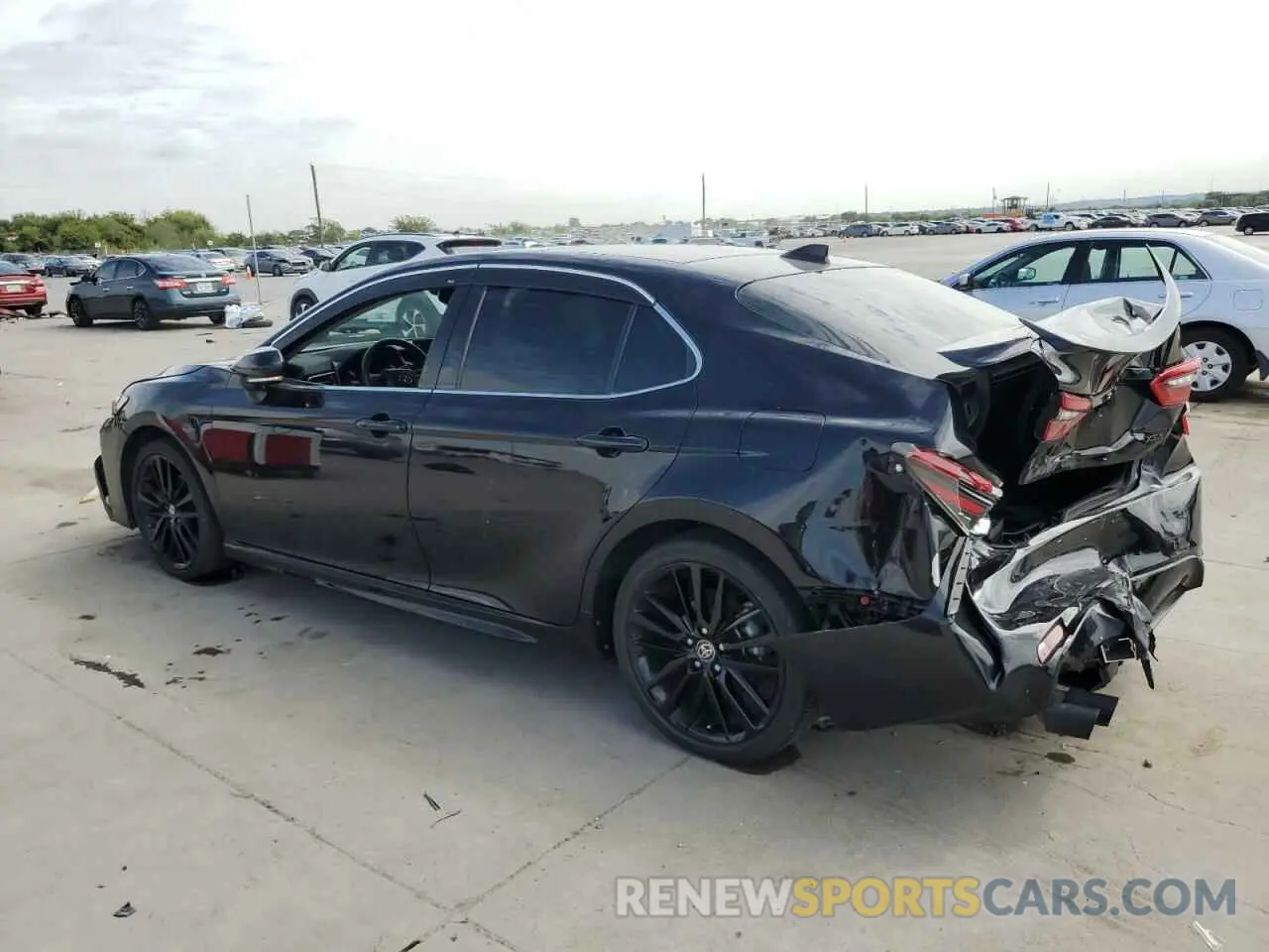 2 Photograph of a damaged car 4T1K61AK7NU016186 TOYOTA CAMRY 2022