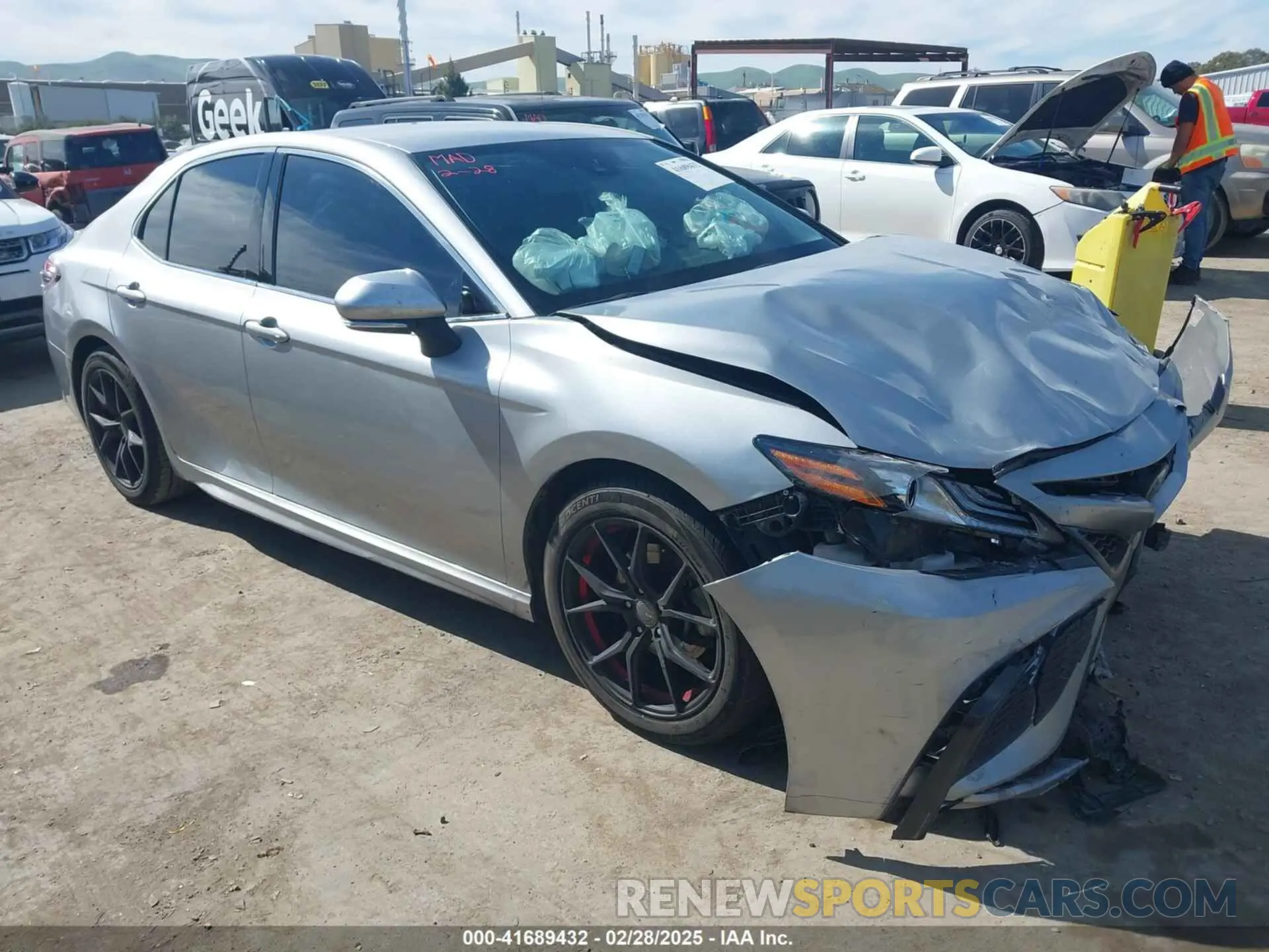 1 Photograph of a damaged car 4T1K61AK7NU018472 TOYOTA CAMRY 2022