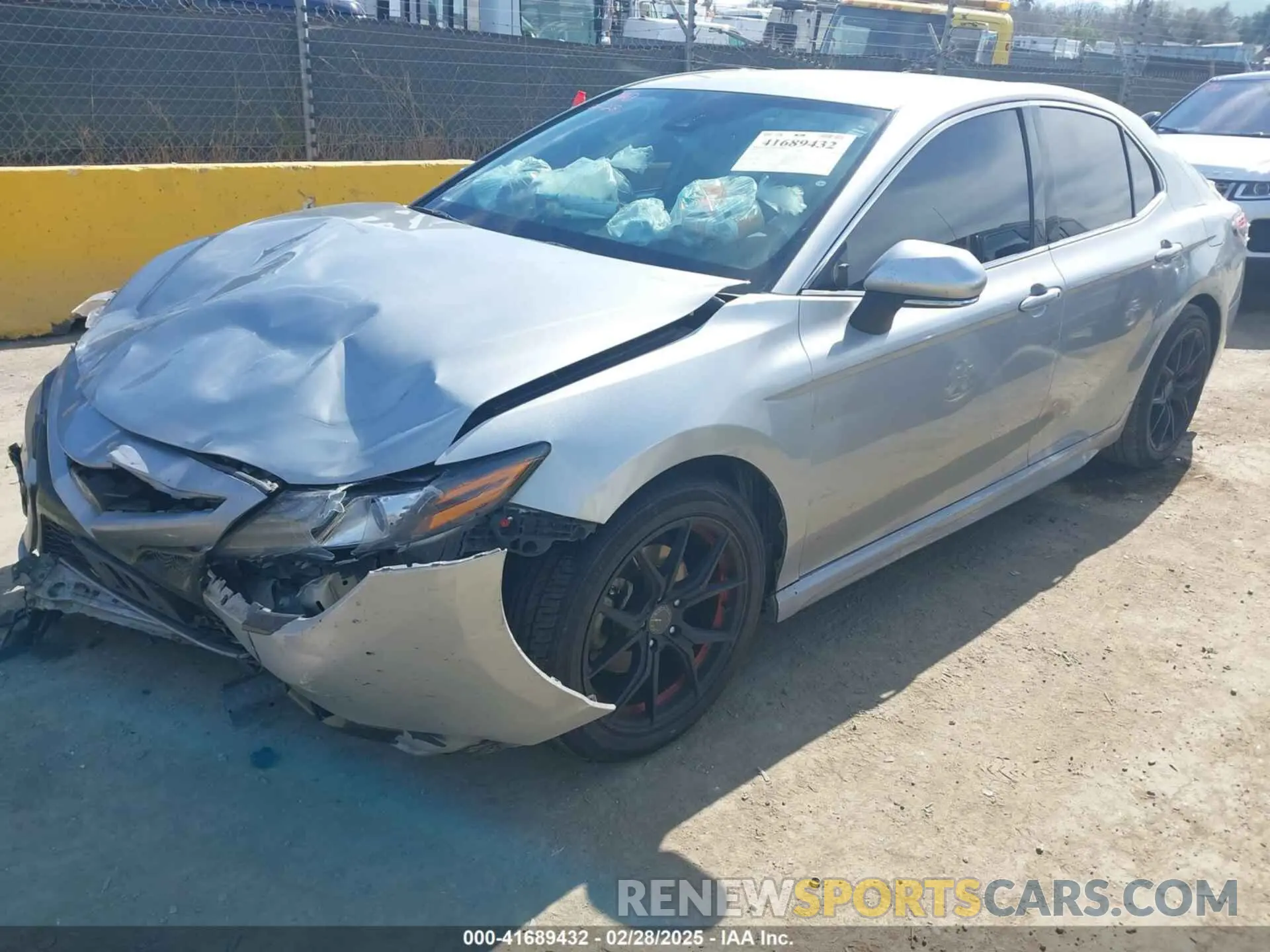 2 Photograph of a damaged car 4T1K61AK7NU018472 TOYOTA CAMRY 2022