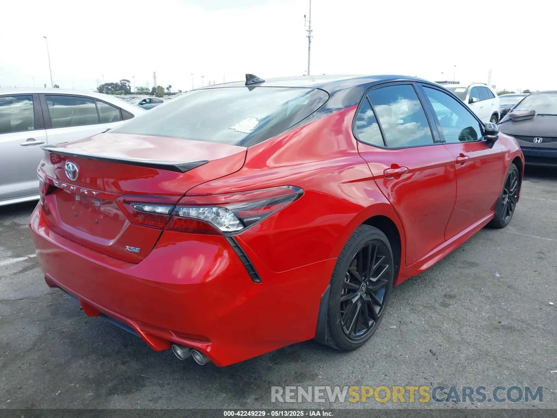 4 Photograph of a damaged car 4T1K61AK7NU035255 TOYOTA CAMRY 2022