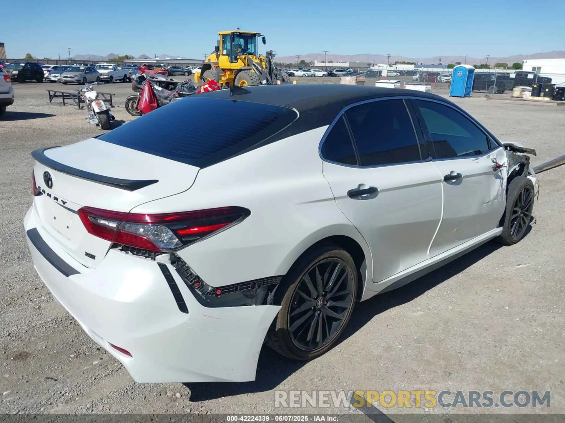 4 Photograph of a damaged car 4T1K61AK8NU005679 TOYOTA CAMRY 2022