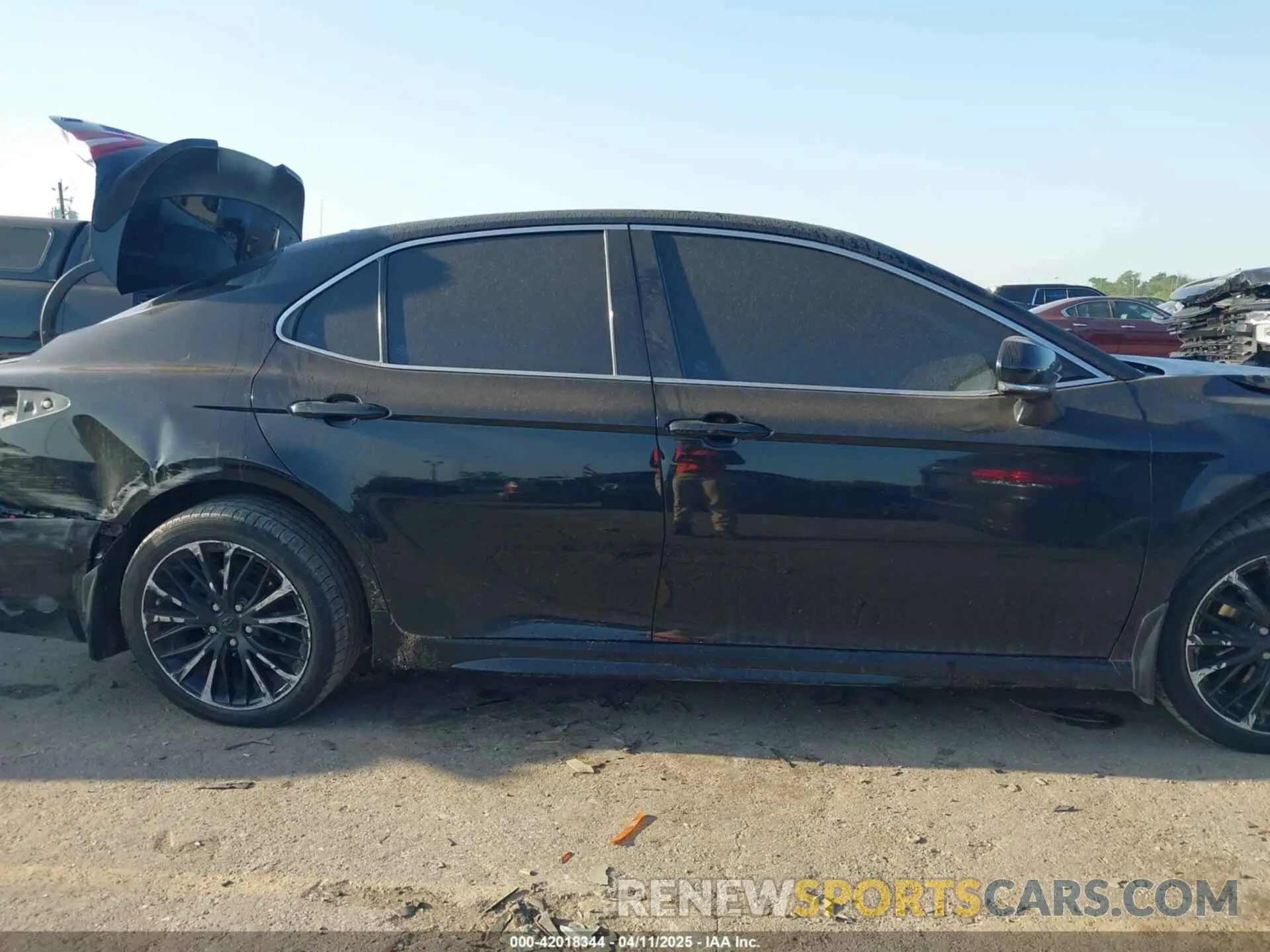 13 Photograph of a damaged car 4T1K61AK8NU719280 TOYOTA CAMRY 2022