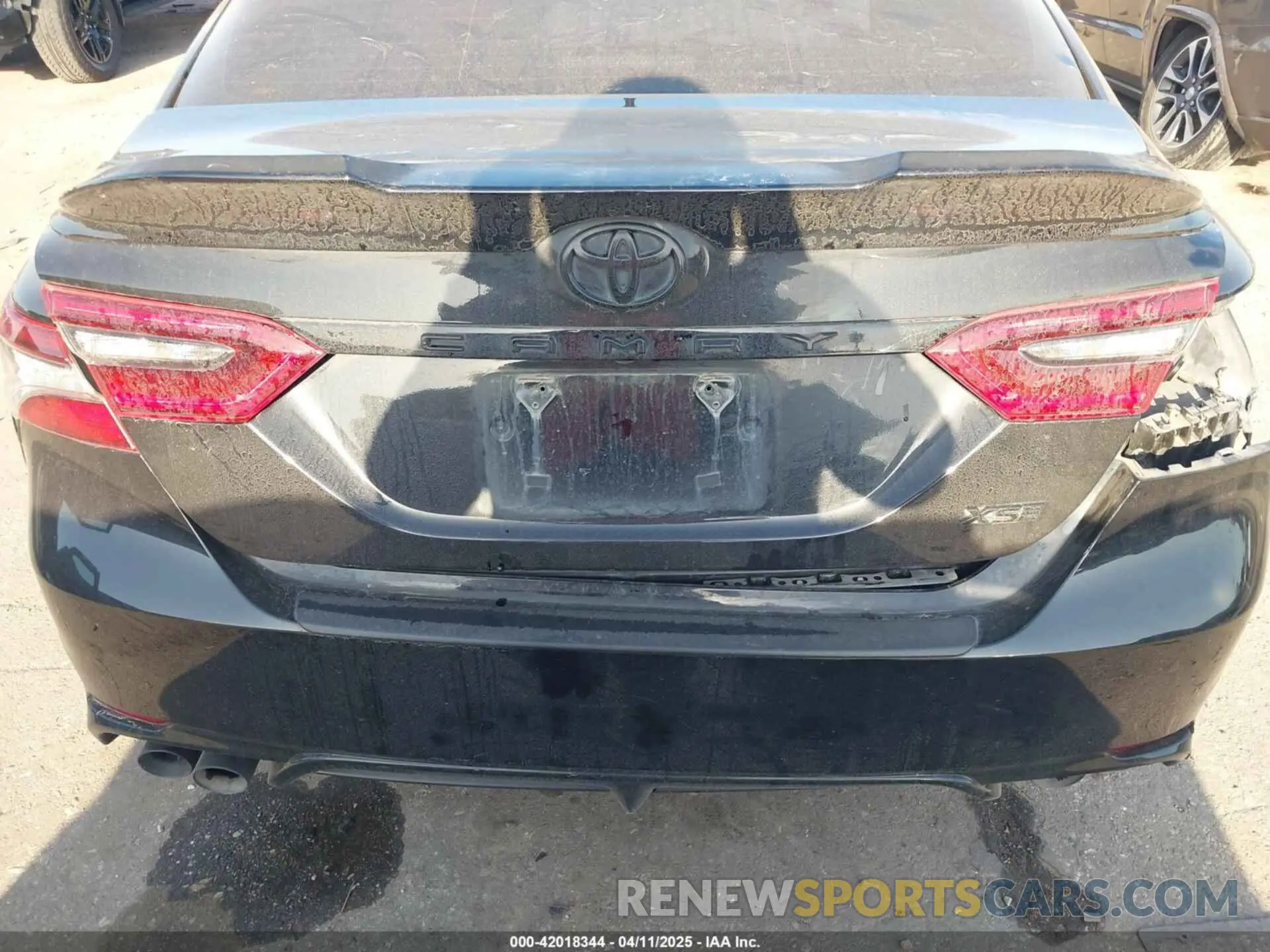 16 Photograph of a damaged car 4T1K61AK8NU719280 TOYOTA CAMRY 2022