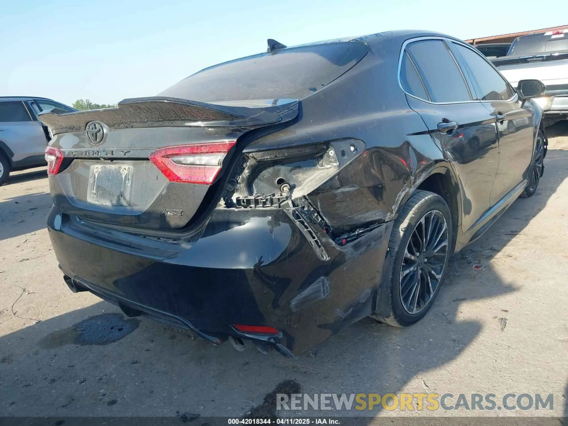 4 Photograph of a damaged car 4T1K61AK8NU719280 TOYOTA CAMRY 2022