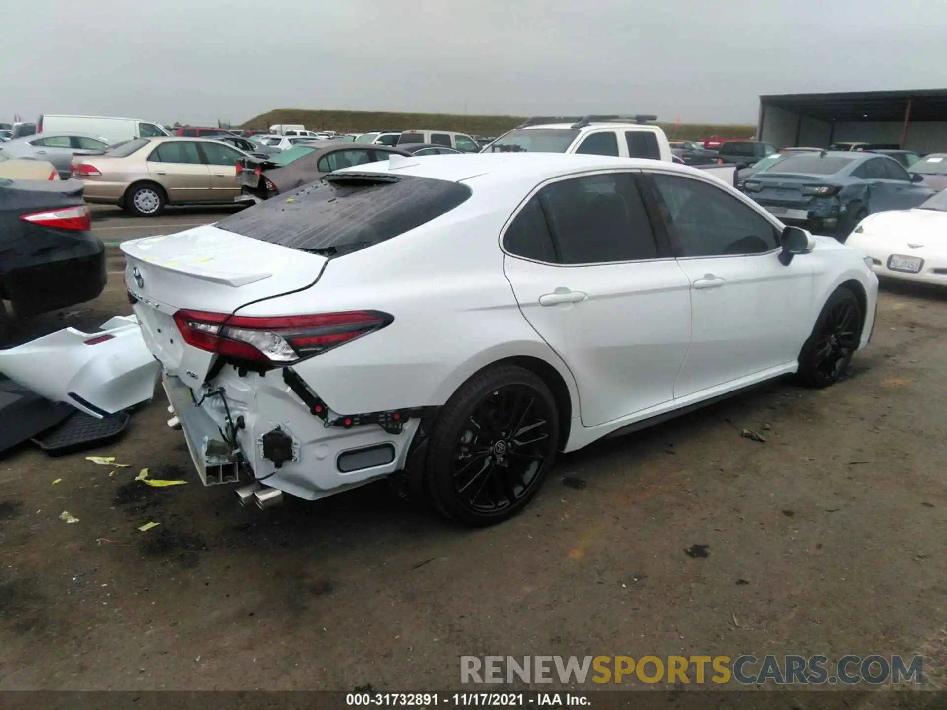 4 Photograph of a damaged car 4T1K61AK9NU617809 TOYOTA CAMRY 2022