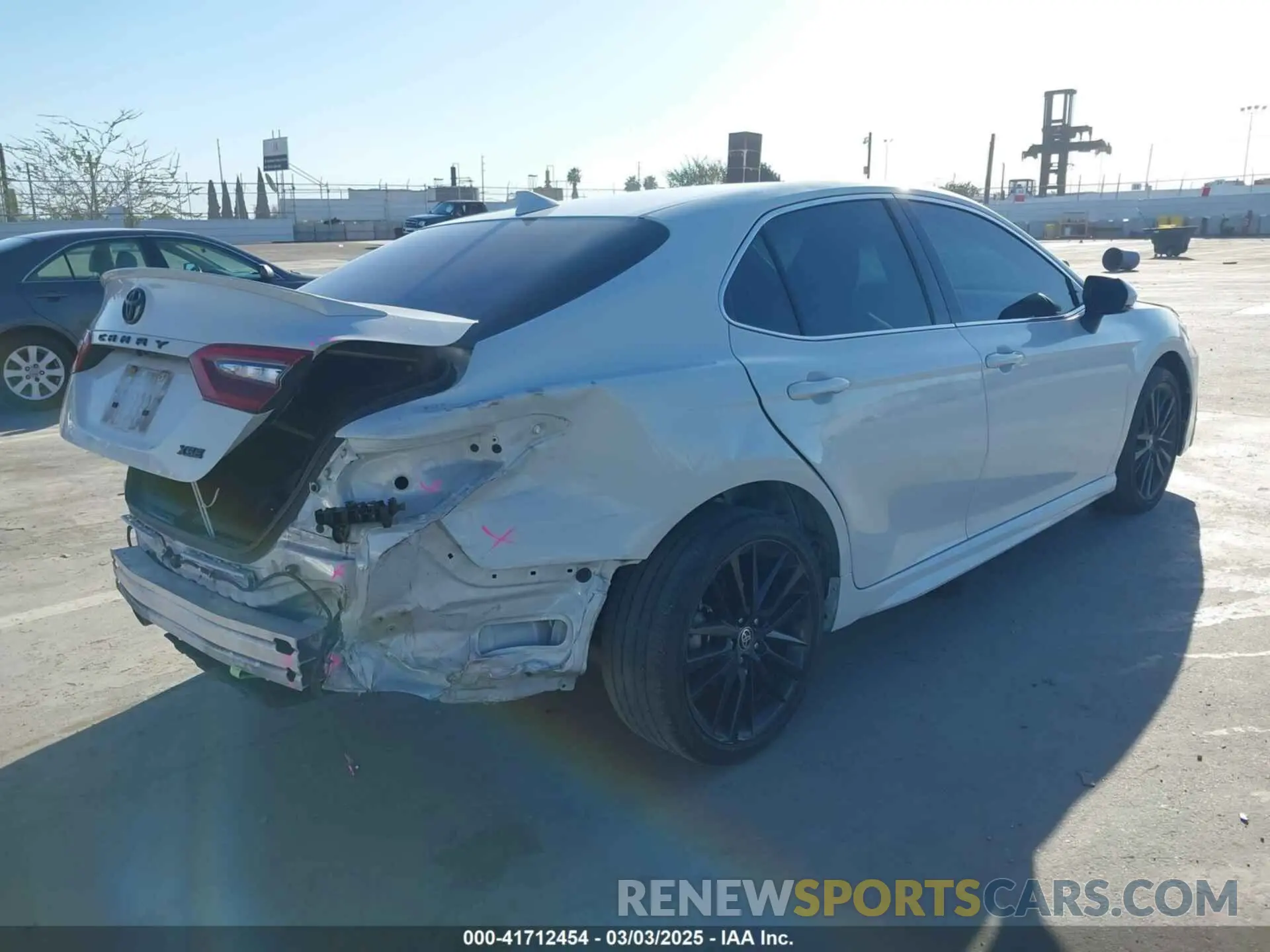 4 Photograph of a damaged car 4T1K61AKXNU003075 TOYOTA CAMRY 2022