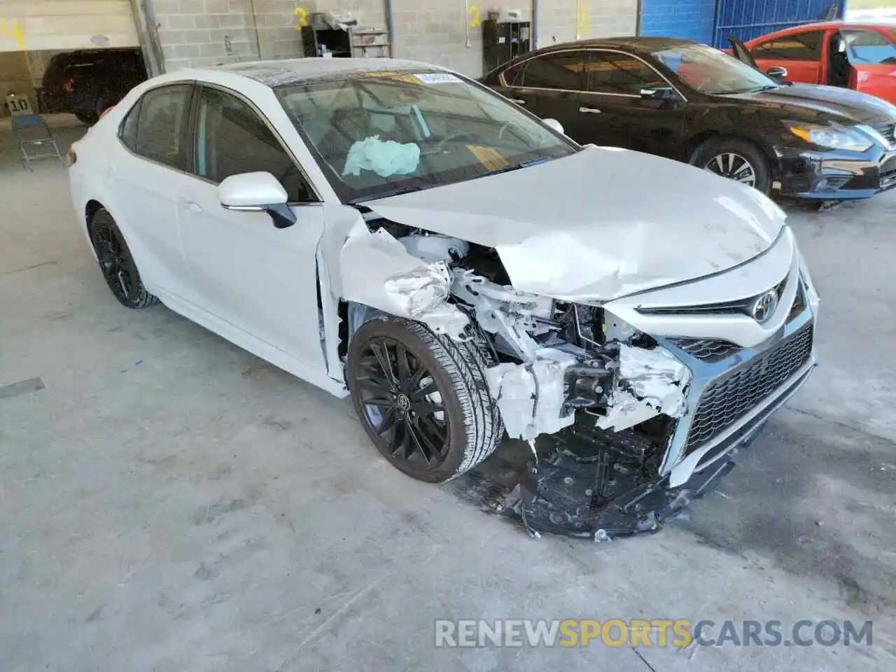 1 Photograph of a damaged car 4T1K61AKXNU005814 TOYOTA CAMRY 2022