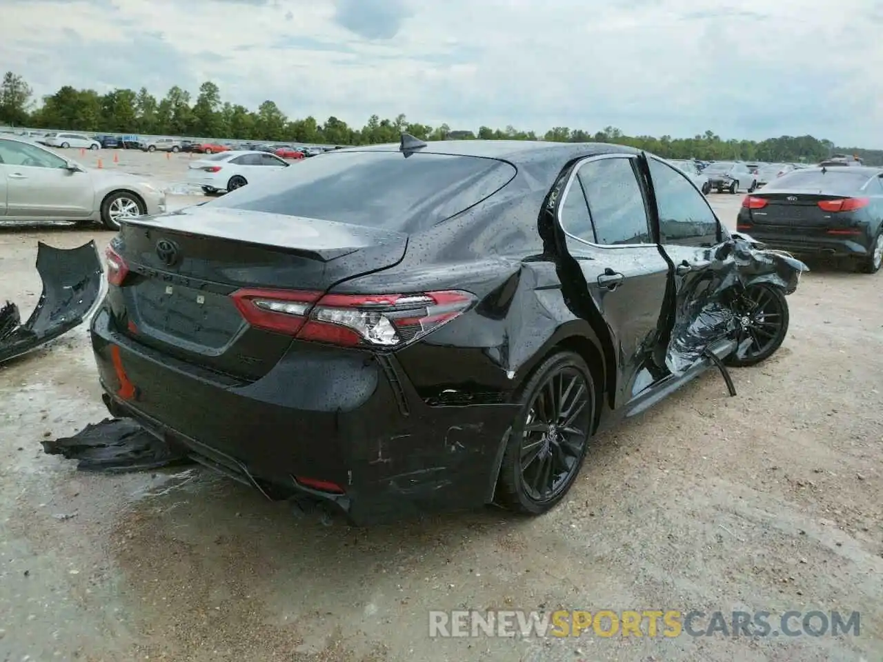 4 Photograph of a damaged car 4T1K61AKXNU009877 TOYOTA CAMRY 2022