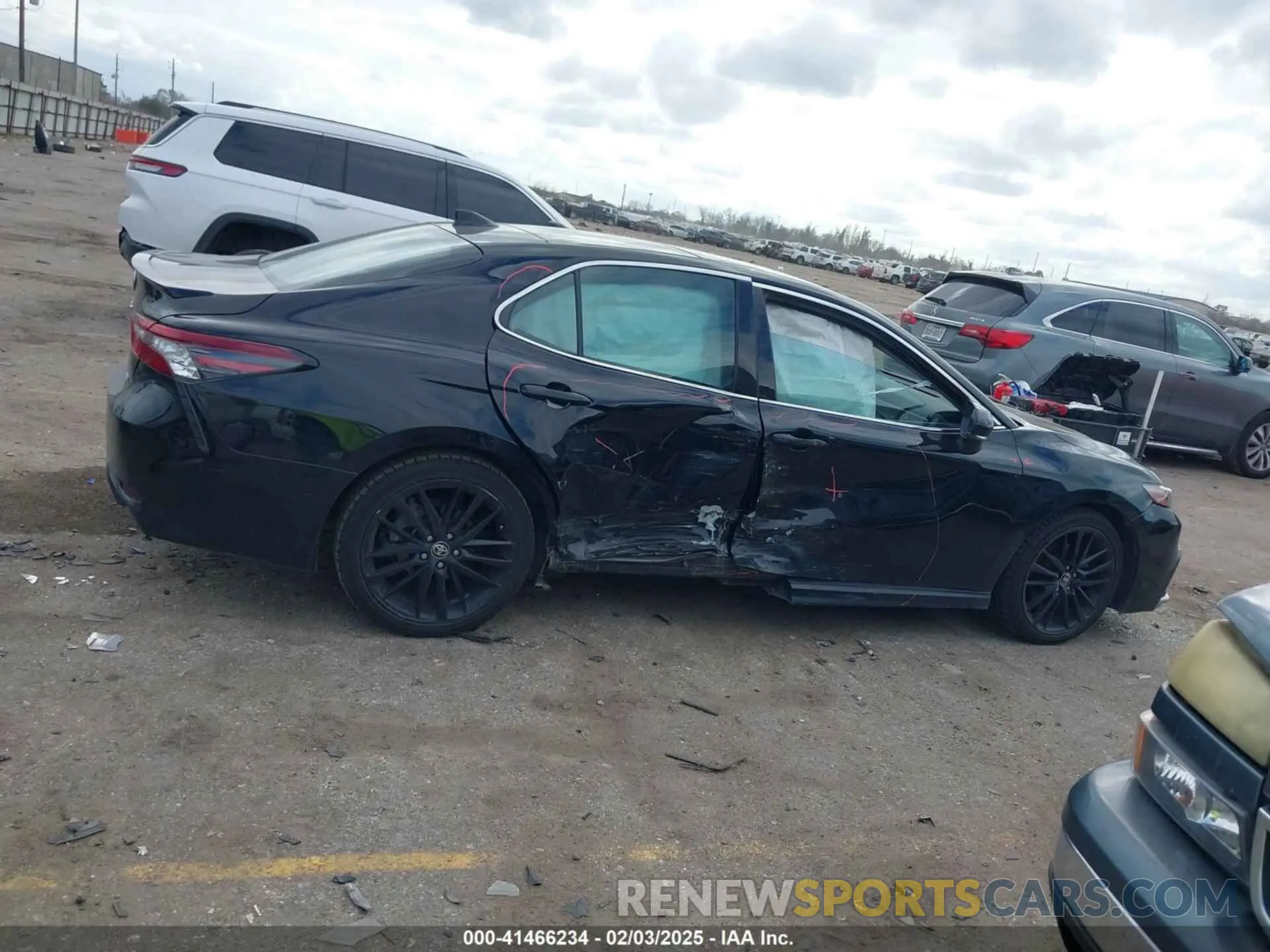 13 Photograph of a damaged car 4T1K61AKXNU018210 TOYOTA CAMRY 2022