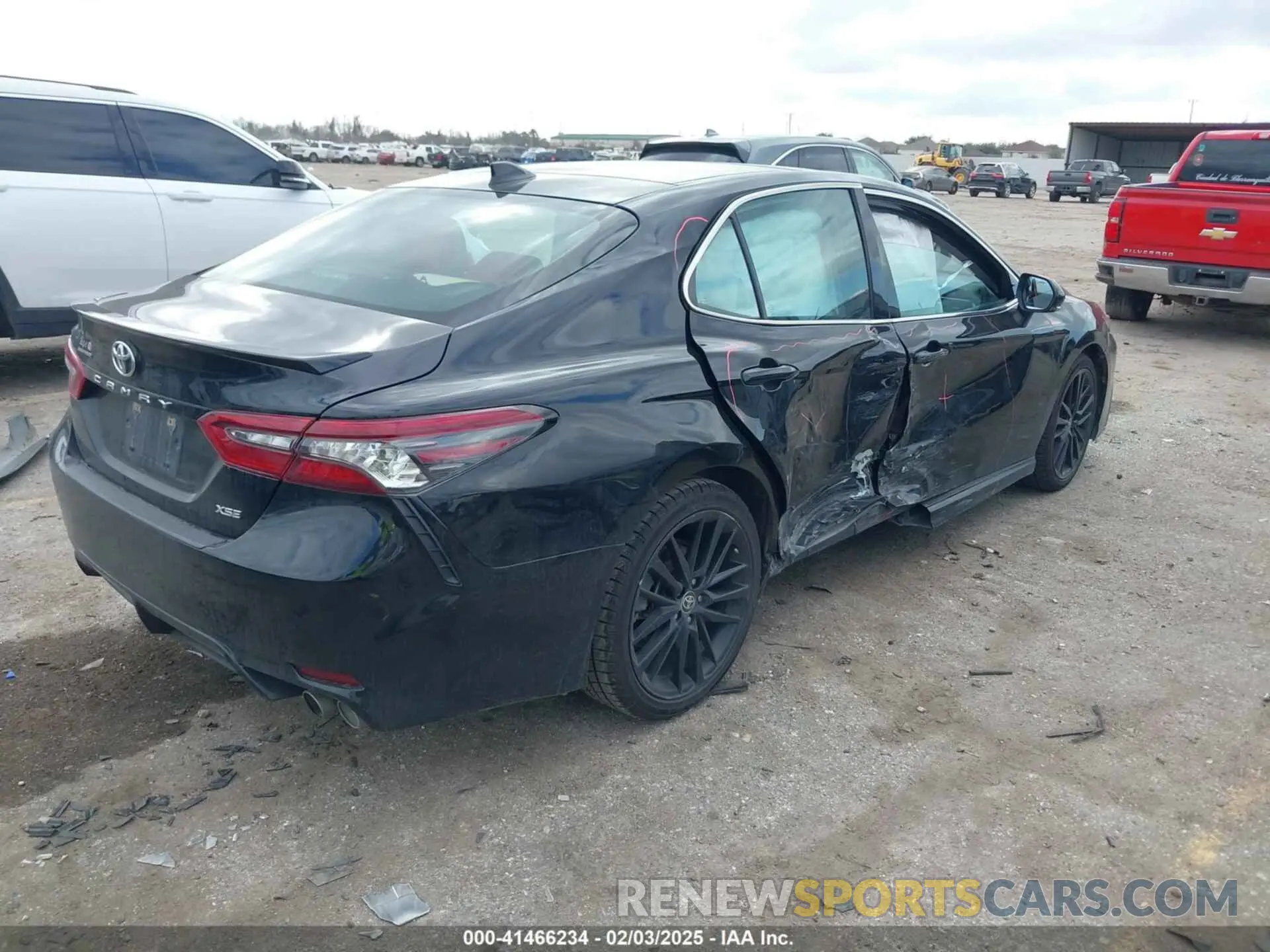 4 Photograph of a damaged car 4T1K61AKXNU018210 TOYOTA CAMRY 2022