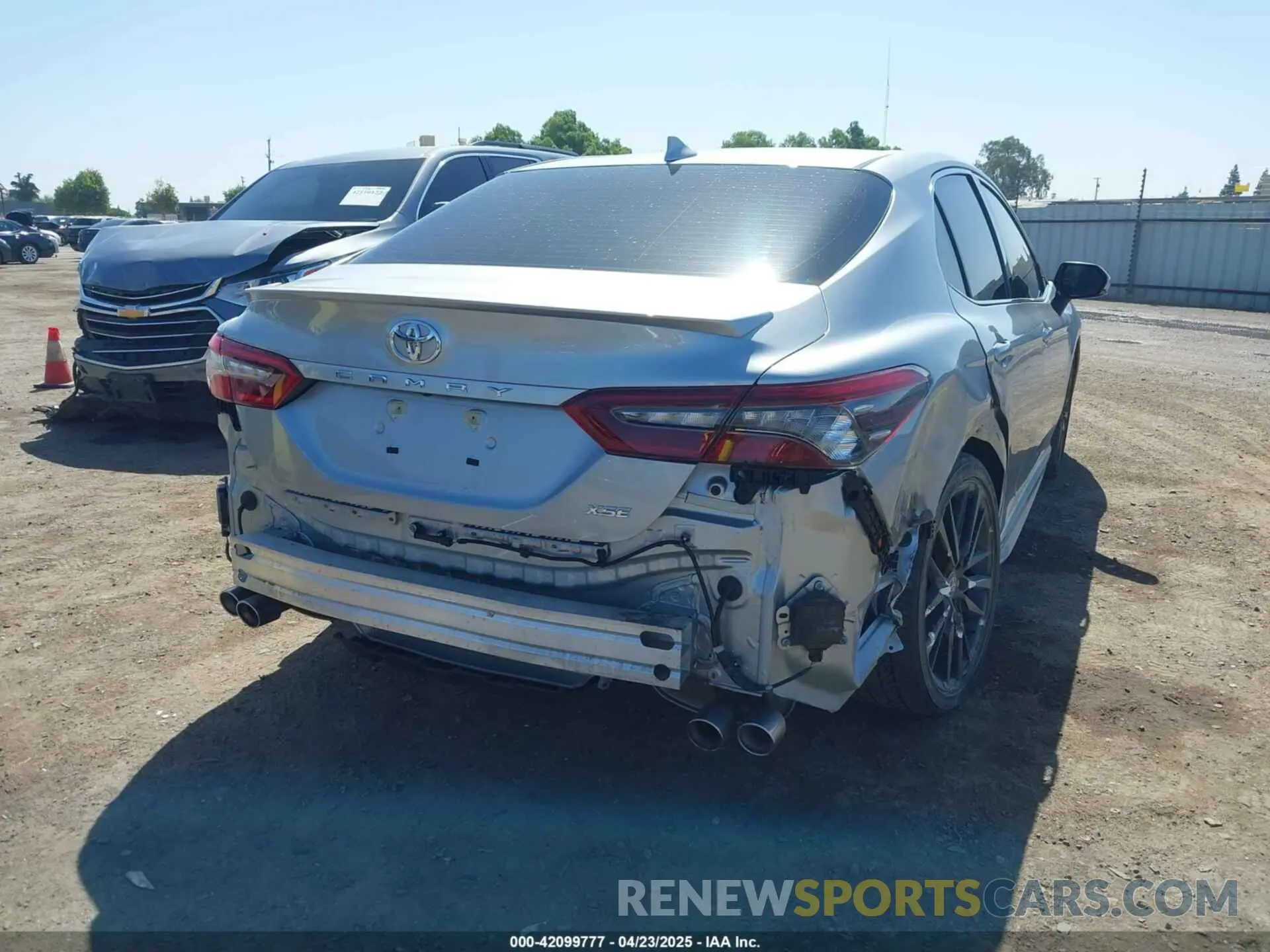 4 Photograph of a damaged car 4T1K61AKXNU022662 TOYOTA CAMRY 2022