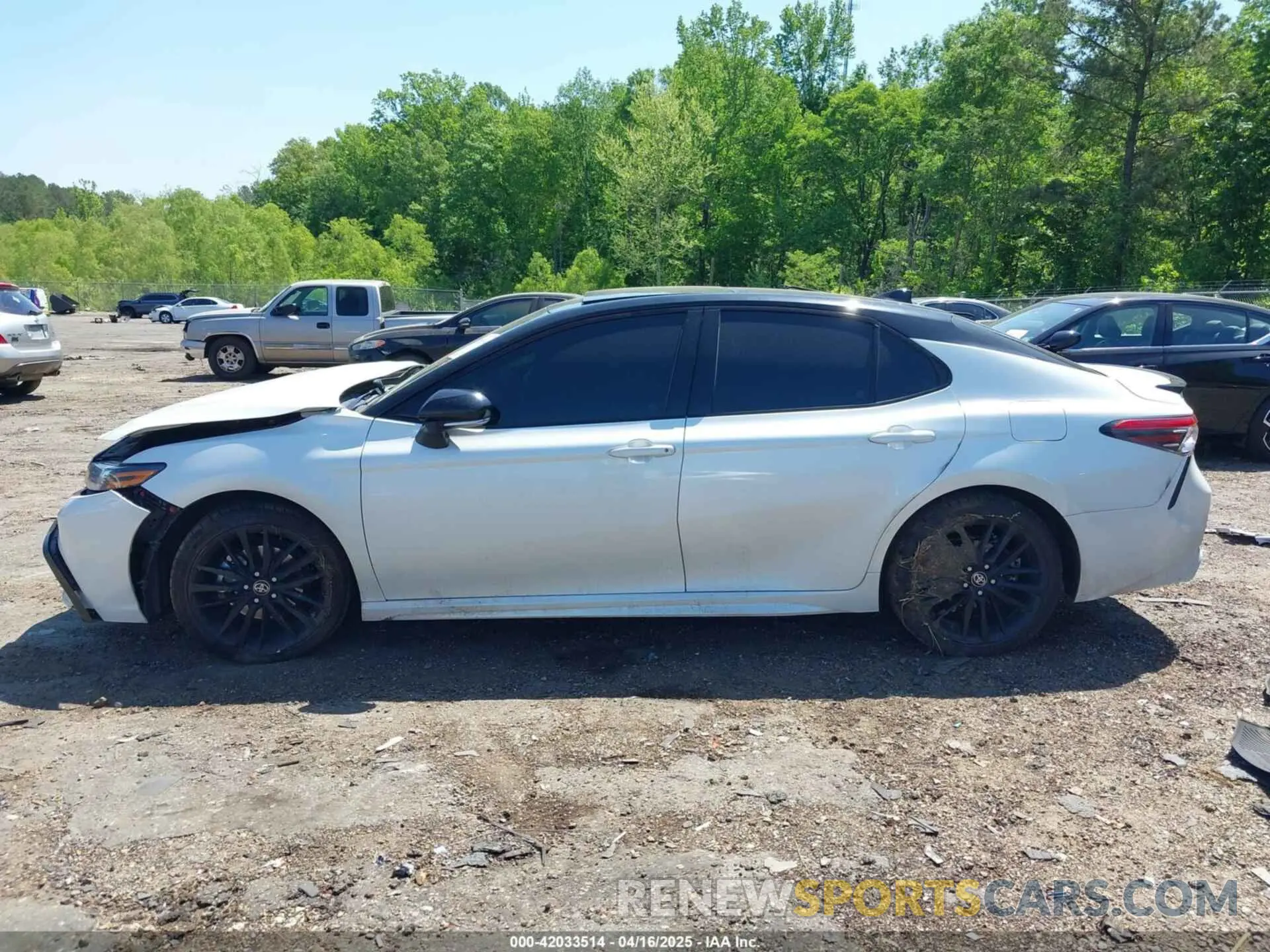 15 Photograph of a damaged car 4T1K61AKXNU073823 TOYOTA CAMRY 2022