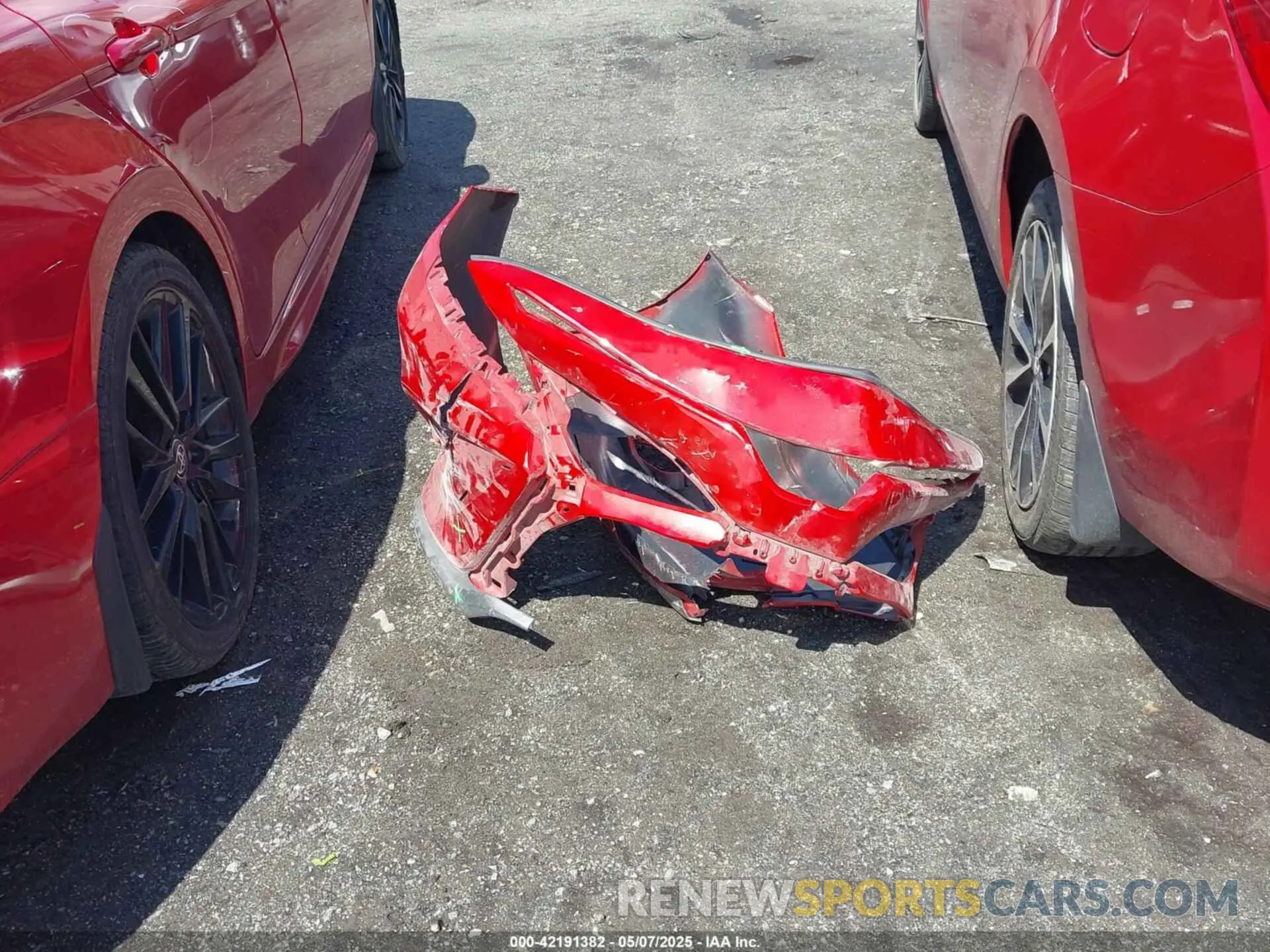 12 Photograph of a damaged car 4T1K61BK0NU069861 TOYOTA CAMRY 2022