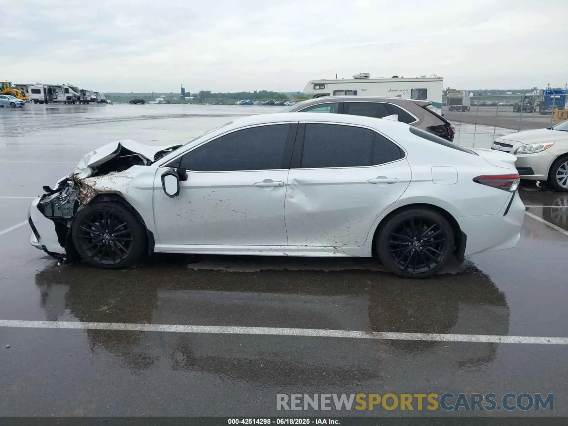 14 Photograph of a damaged car 4T1K61BK7NU057643 TOYOTA CAMRY 2022