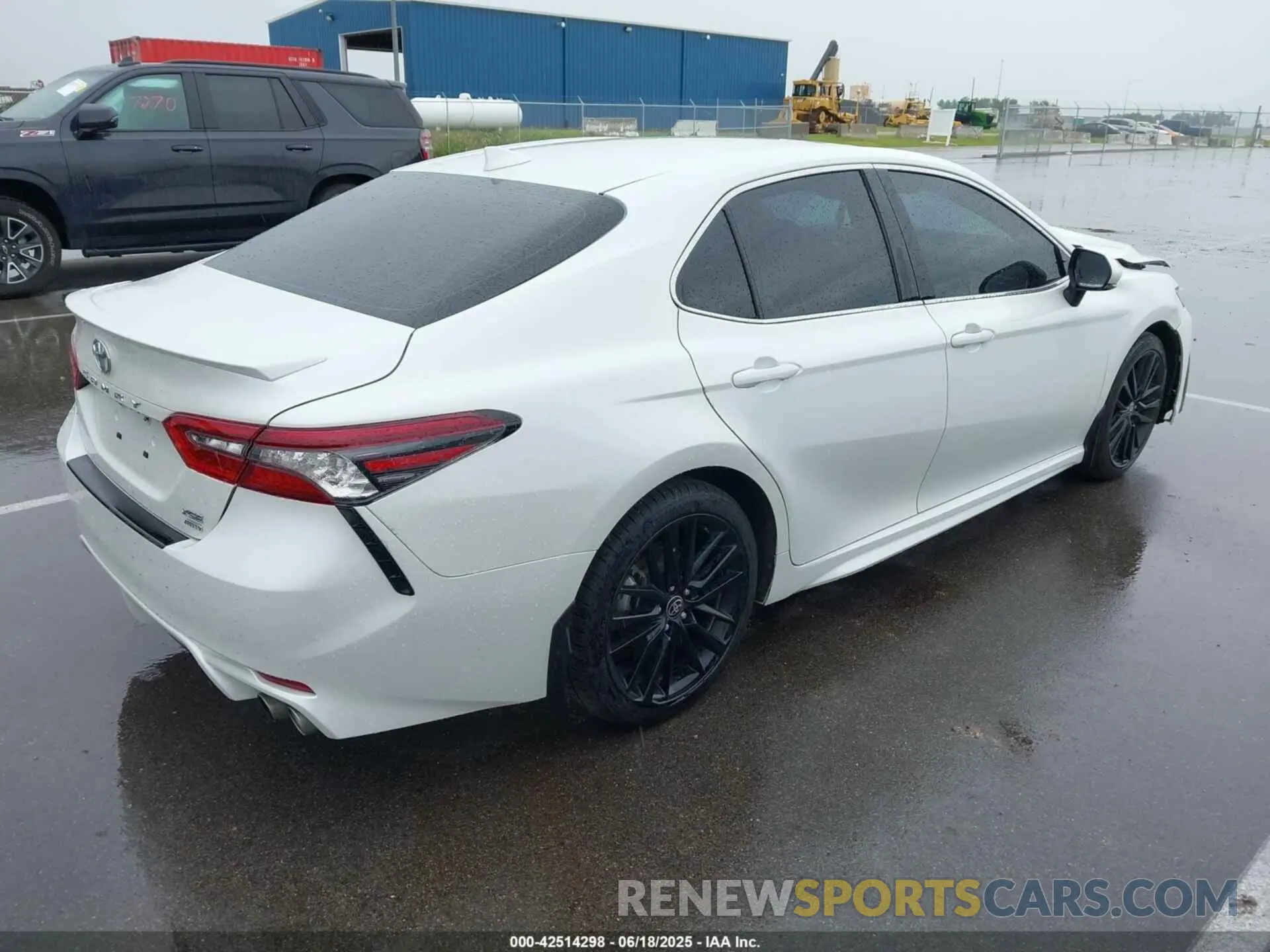 4 Photograph of a damaged car 4T1K61BK7NU057643 TOYOTA CAMRY 2022