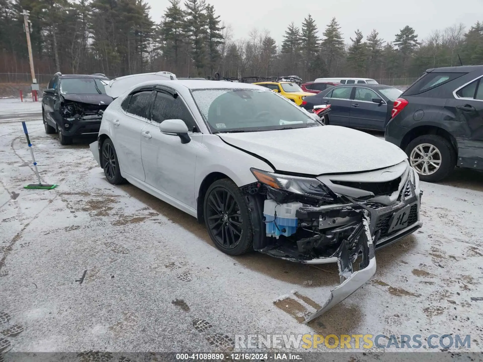 12 Photograph of a damaged car 4T1K61BK9NU062729 TOYOTA CAMRY 2022