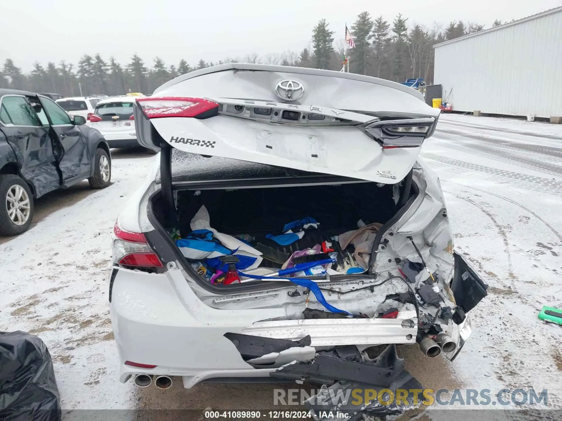 17 Photograph of a damaged car 4T1K61BK9NU062729 TOYOTA CAMRY 2022