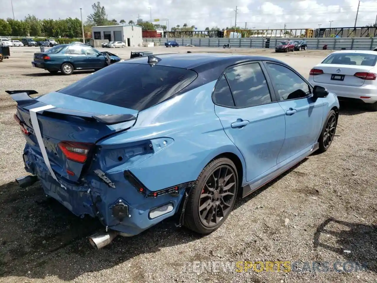 4 Photograph of a damaged car 4T1KZ1AK2NU060832 TOYOTA CAMRY 2022