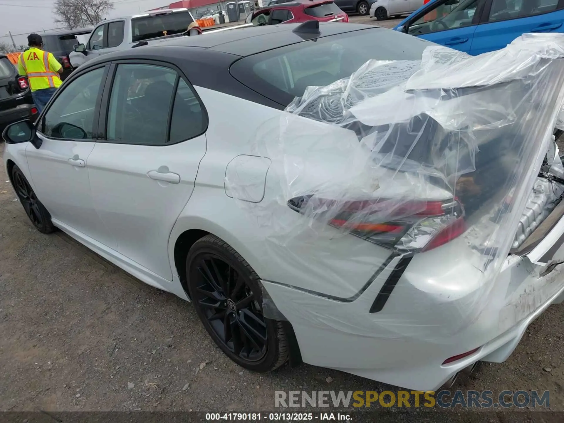 3 Photograph of a damaged car 4T1KZ1AK2NU063990 TOYOTA CAMRY 2022